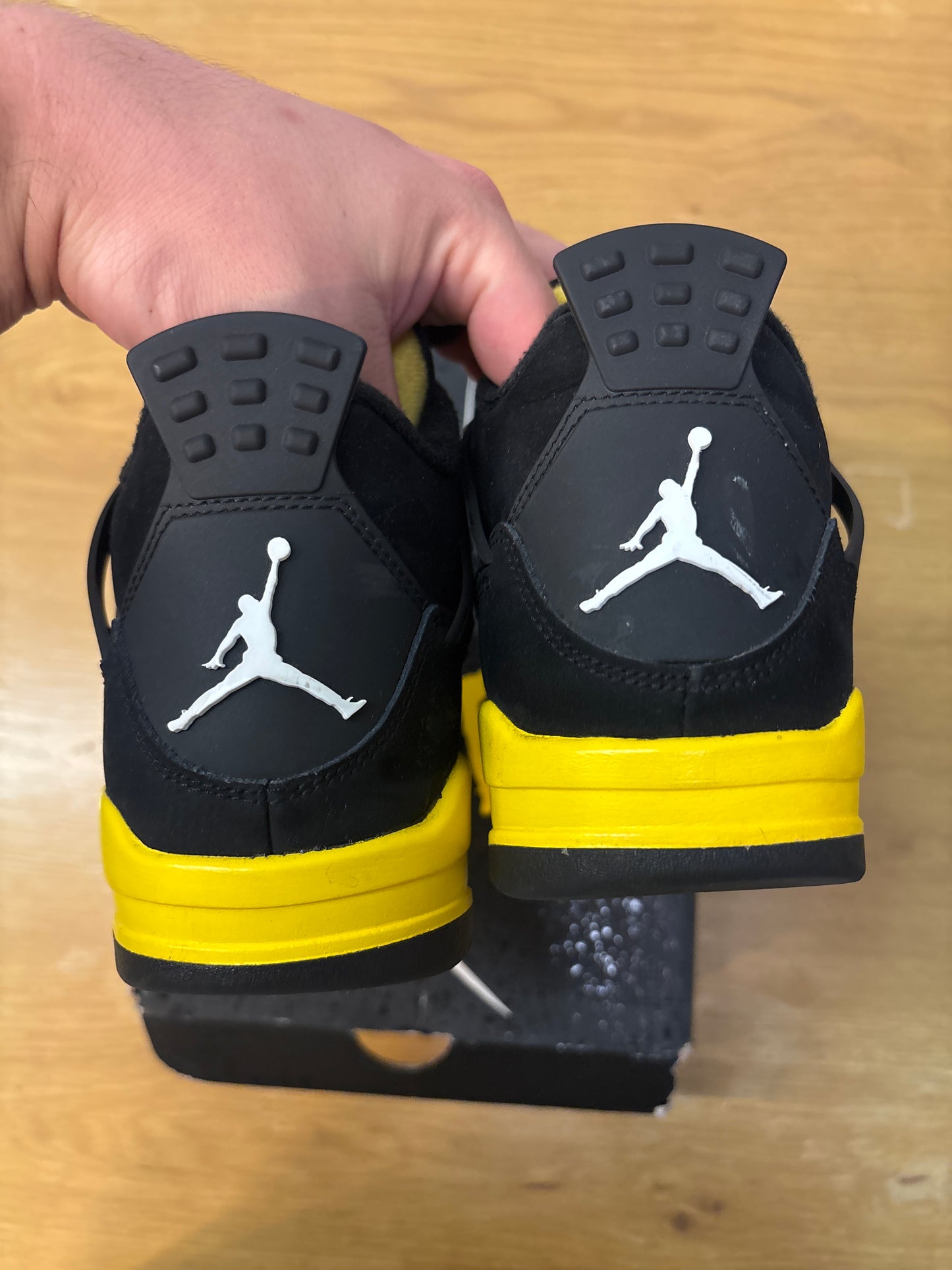 Jordan 4 retro thunder used size 8
