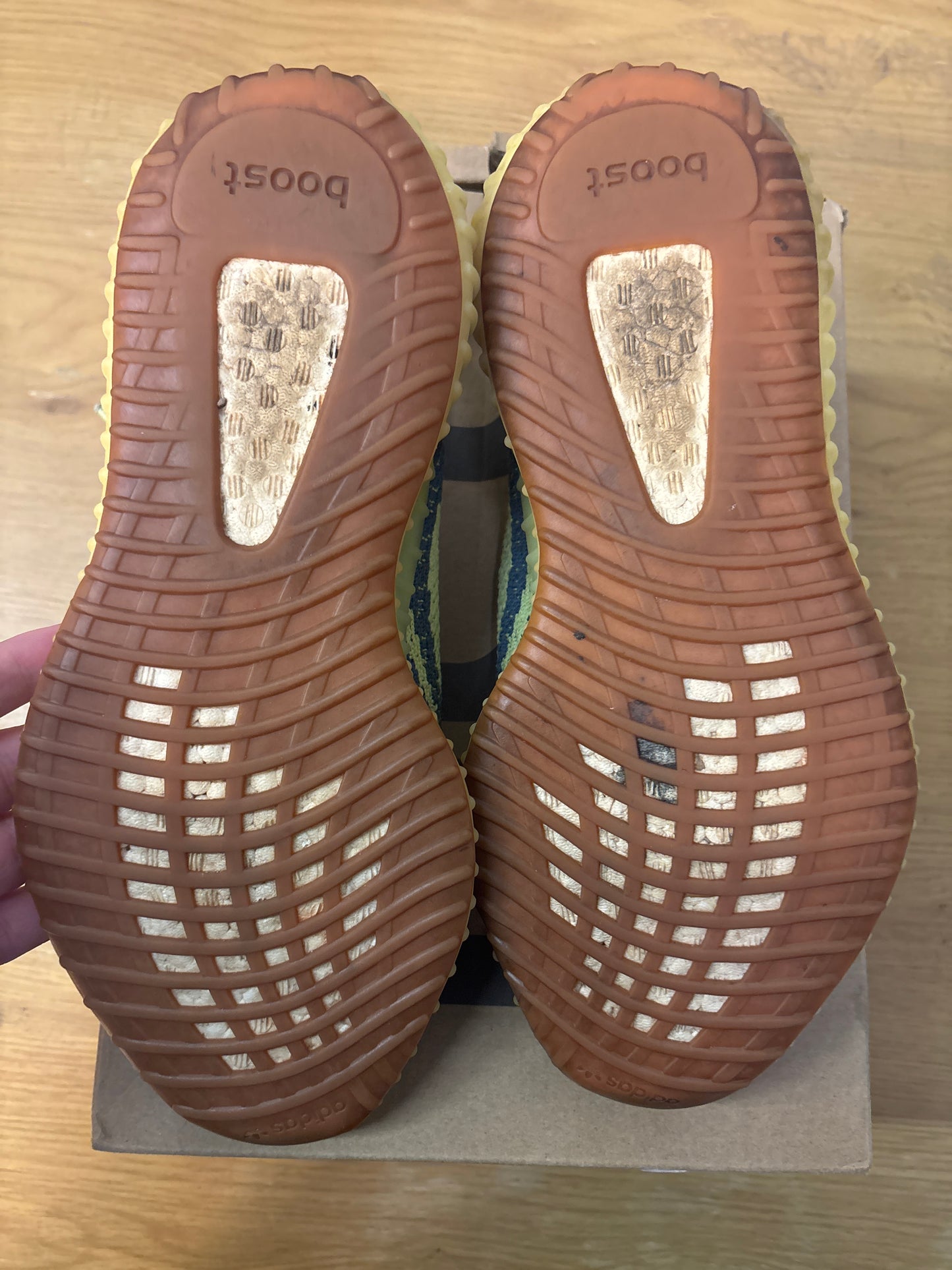 YEEZY 350 SEMI FROZEN YELLOW USED SZ 9