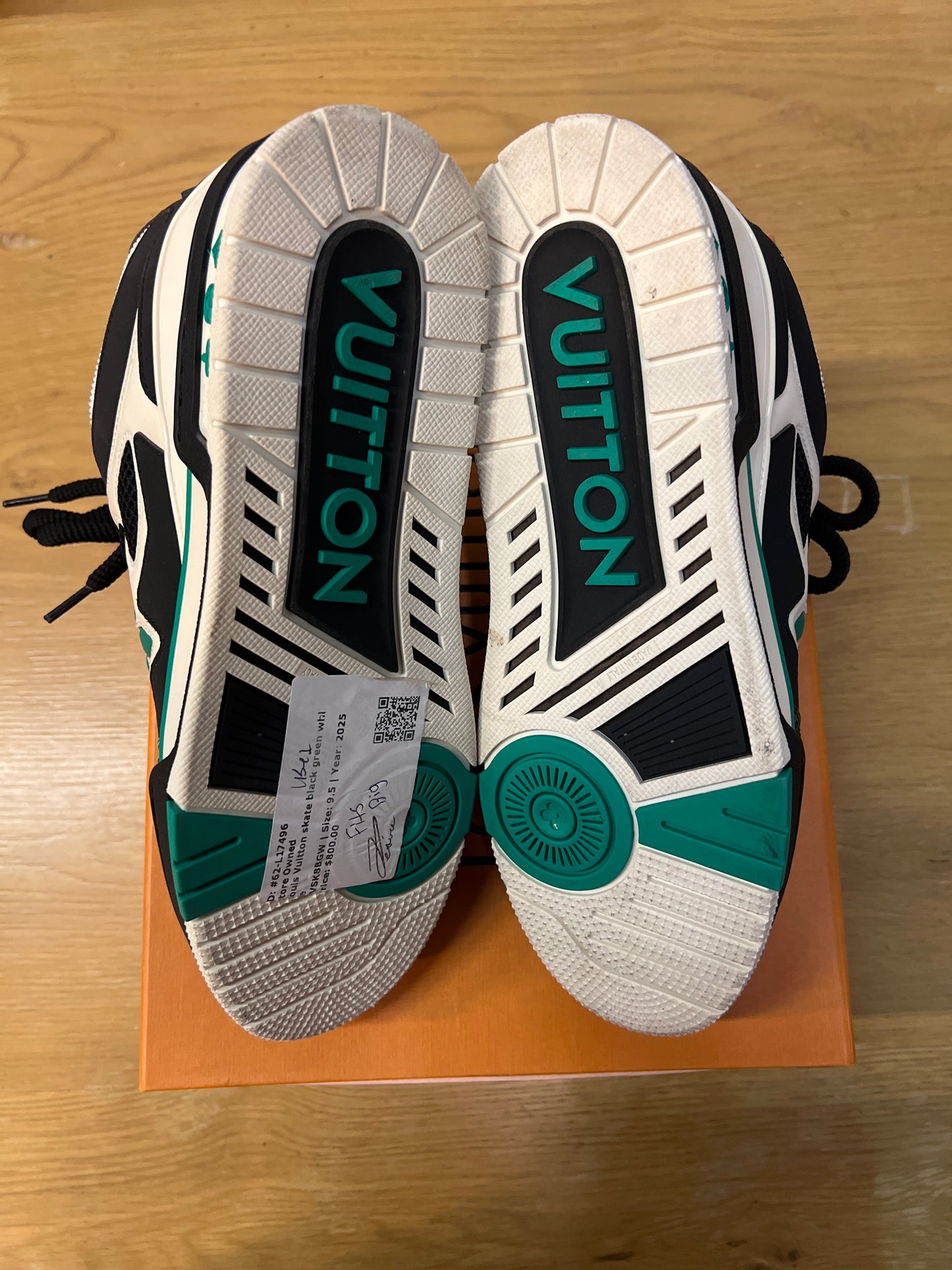 Louis Vuitton skate black green white used