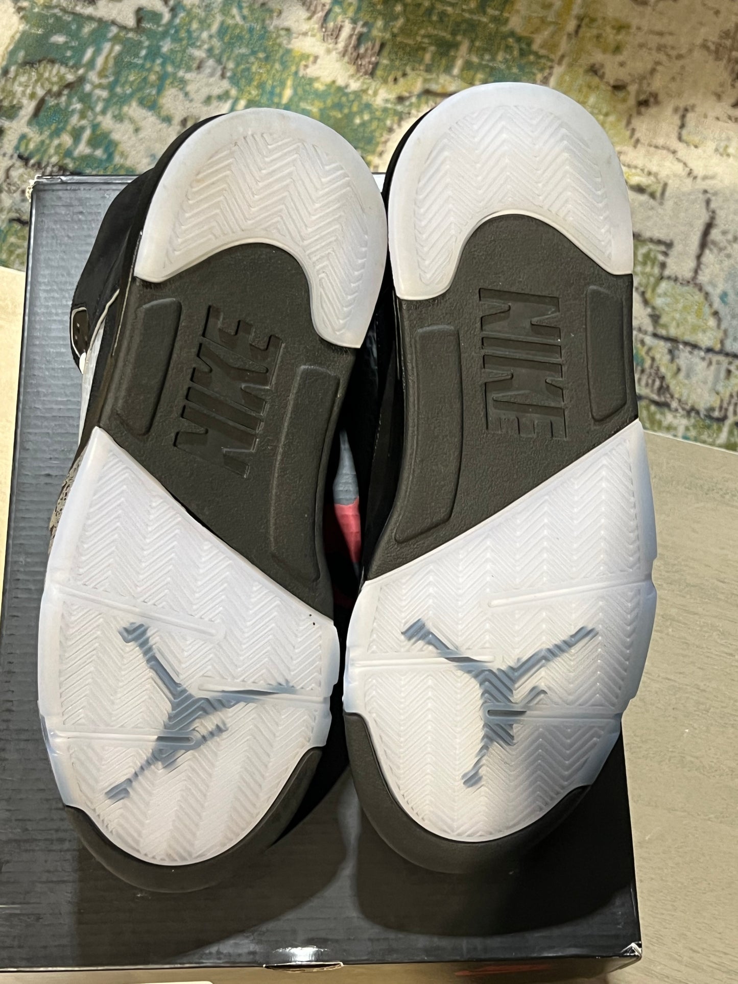 Air Jordan 5 metallic used sz 8.5 (2)