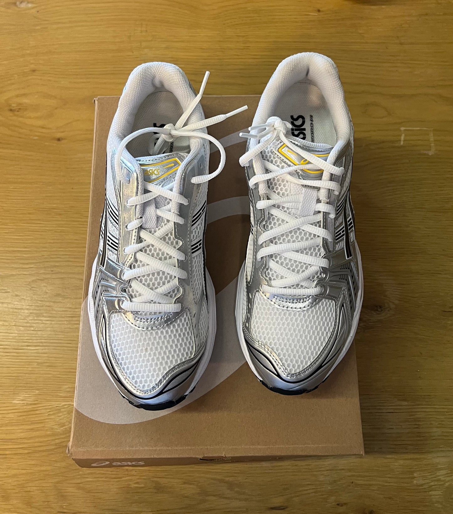 GEL KAYANO 14 WHITE TAI-CHI YELLOW Used sz 8.5