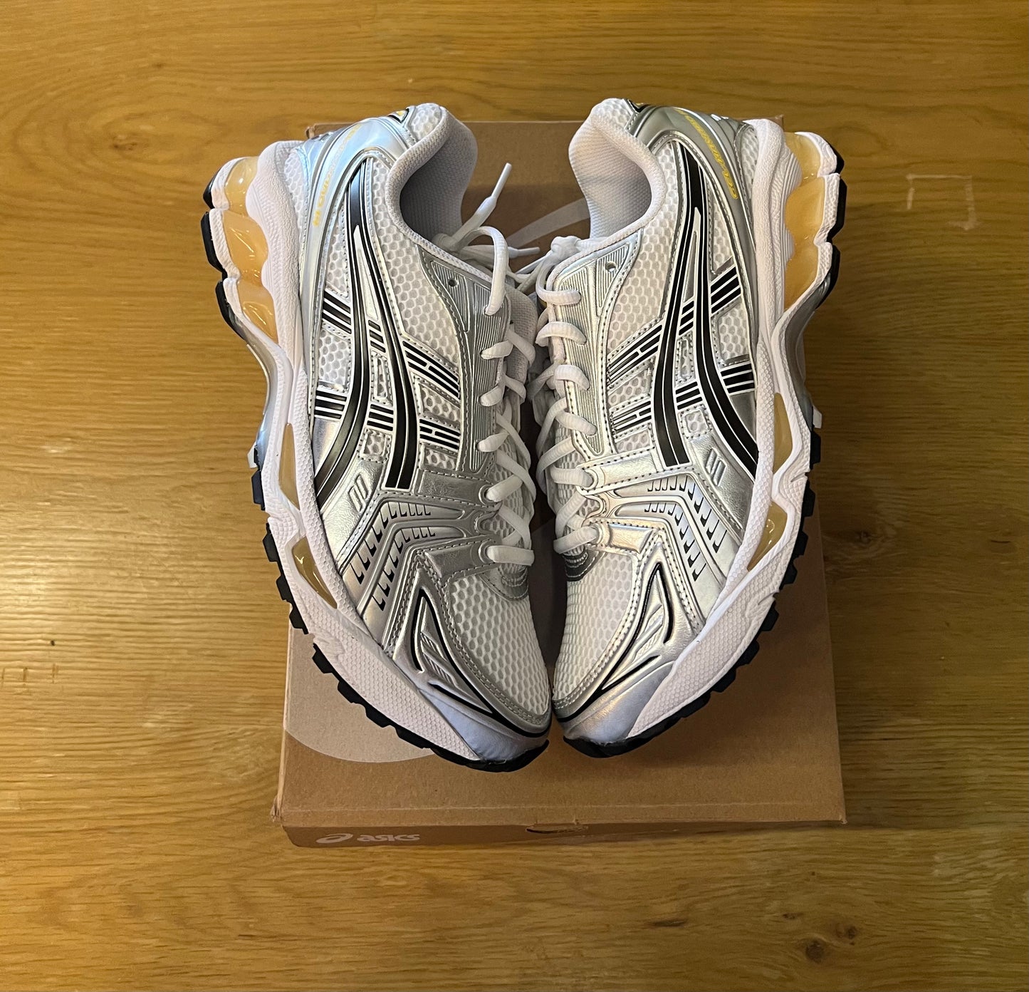 GEL KAYANO 14 WHITE TAI-CHI YELLOW Used sz 8.5