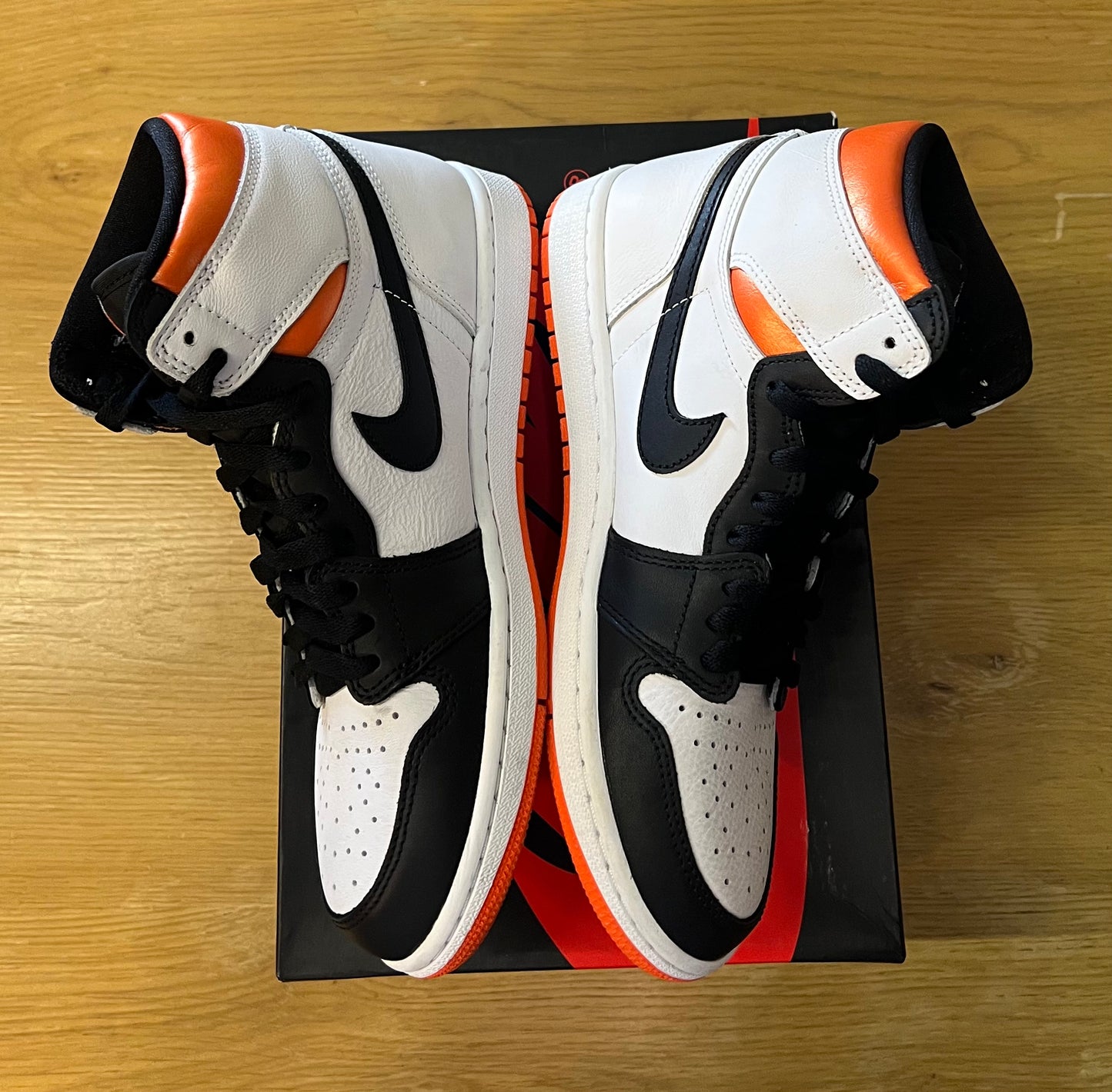AIR JORDAN 1 RETRO HIGH OG ELECTRO ORANGE used sz 8