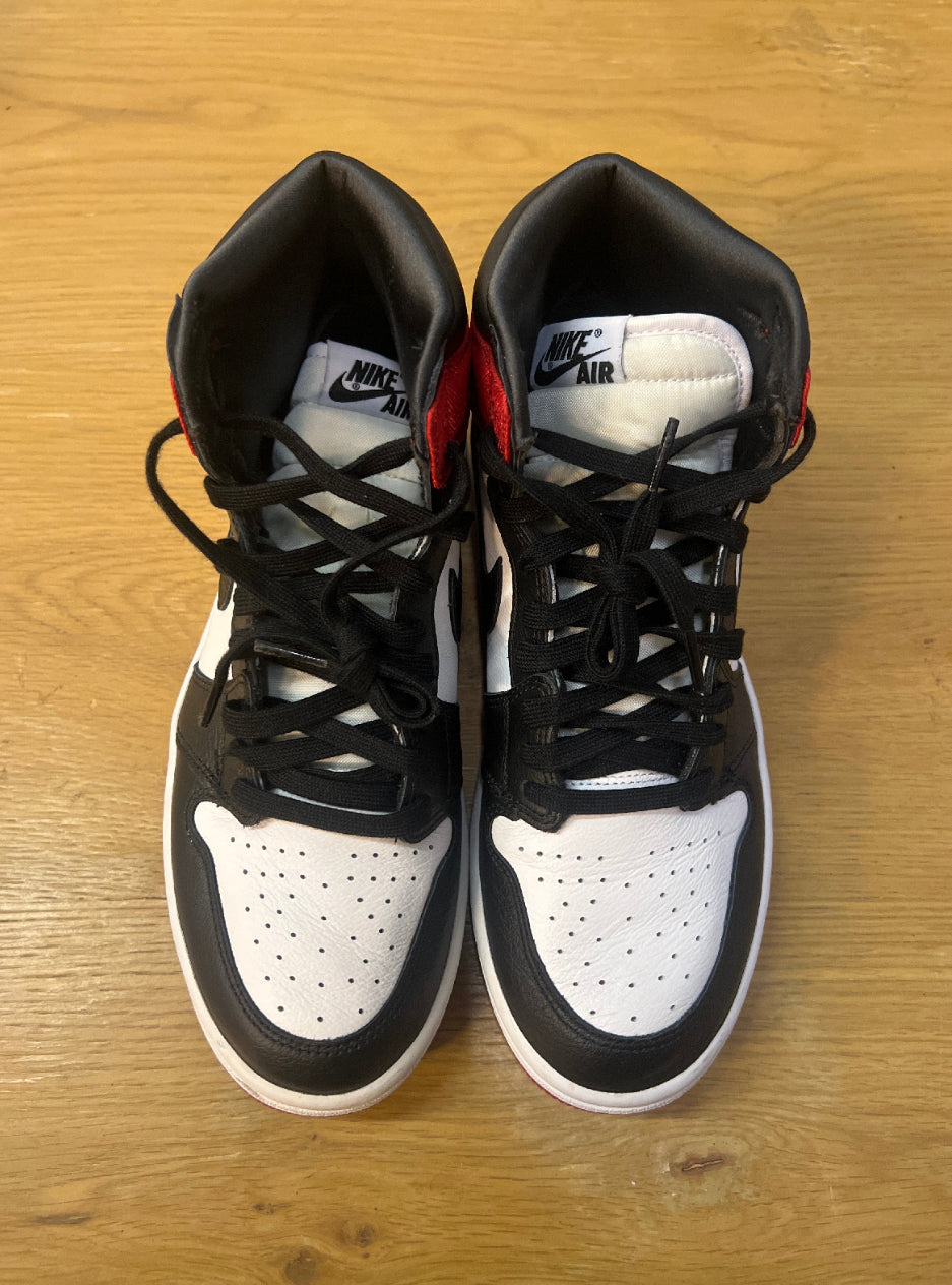 Air Jordan 1 satin Black toe used sz 8.5W