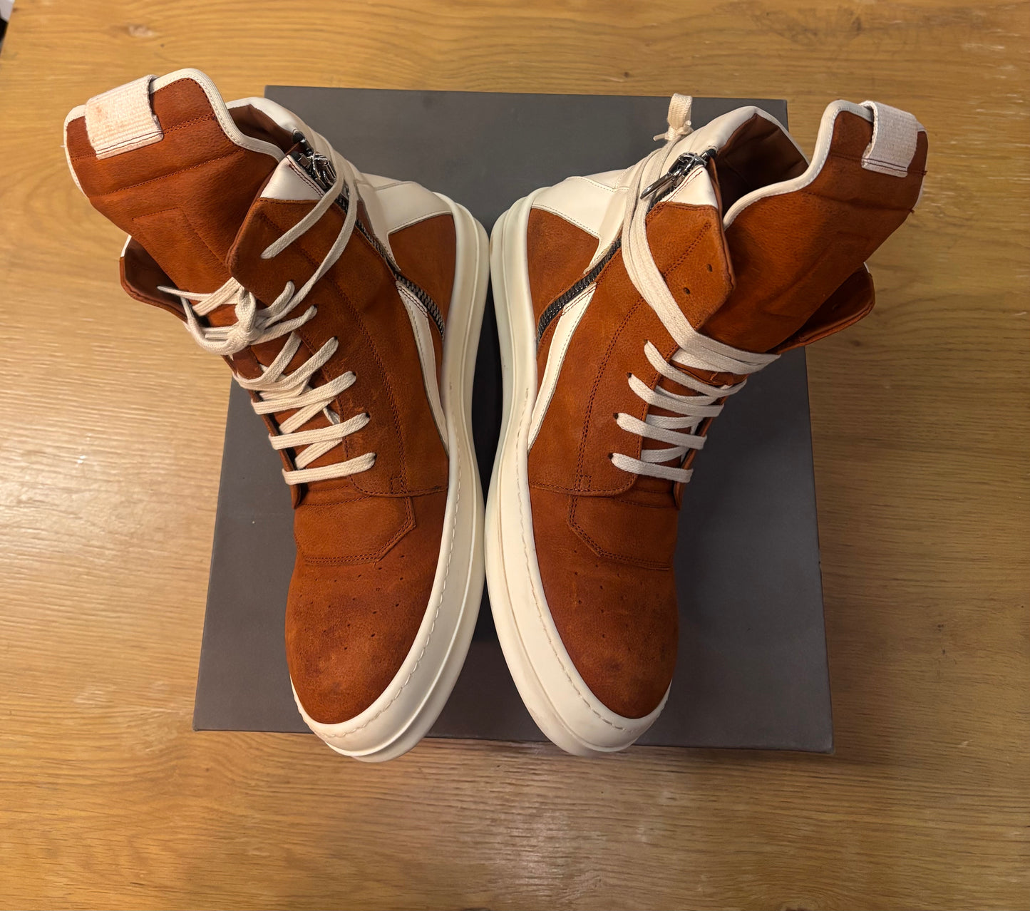 Rick Burnt orange geo basket used size 10
