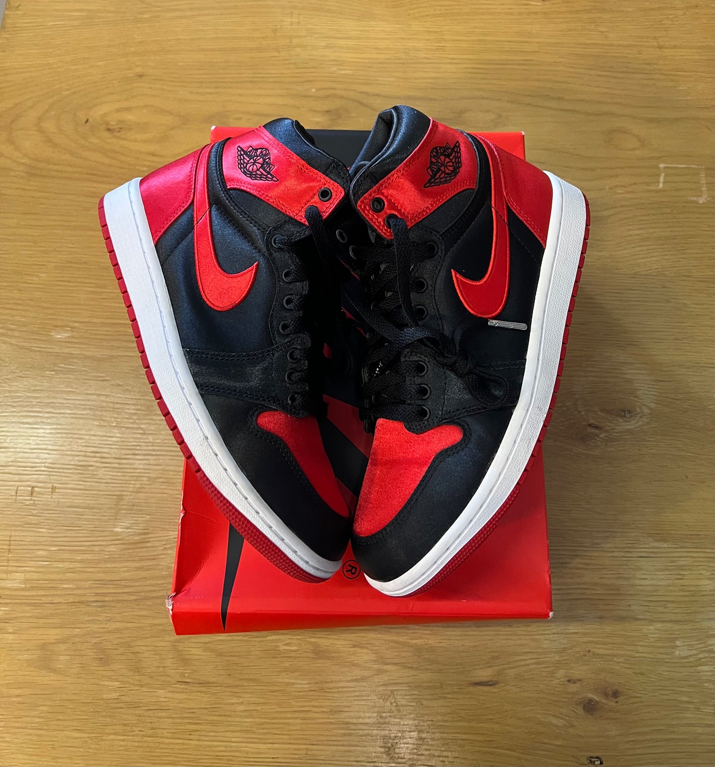 WMNS AIR JORDAN 1 RETRO HIGH OG SATIN BRED used size W8