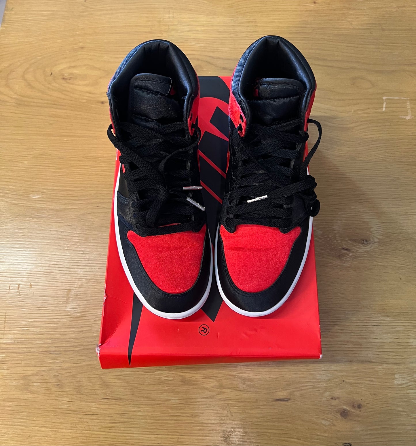 WMNS AIR JORDAN 1 RETRO HIGH OG SATIN BRED used size W8