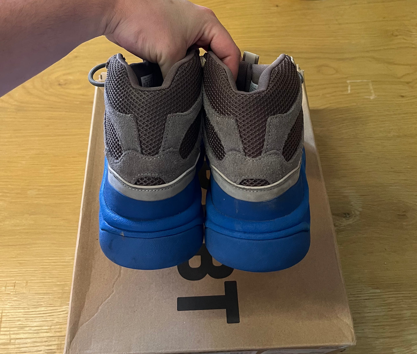 YEEZY DESERT BOOT TAUPE BLUE used 1