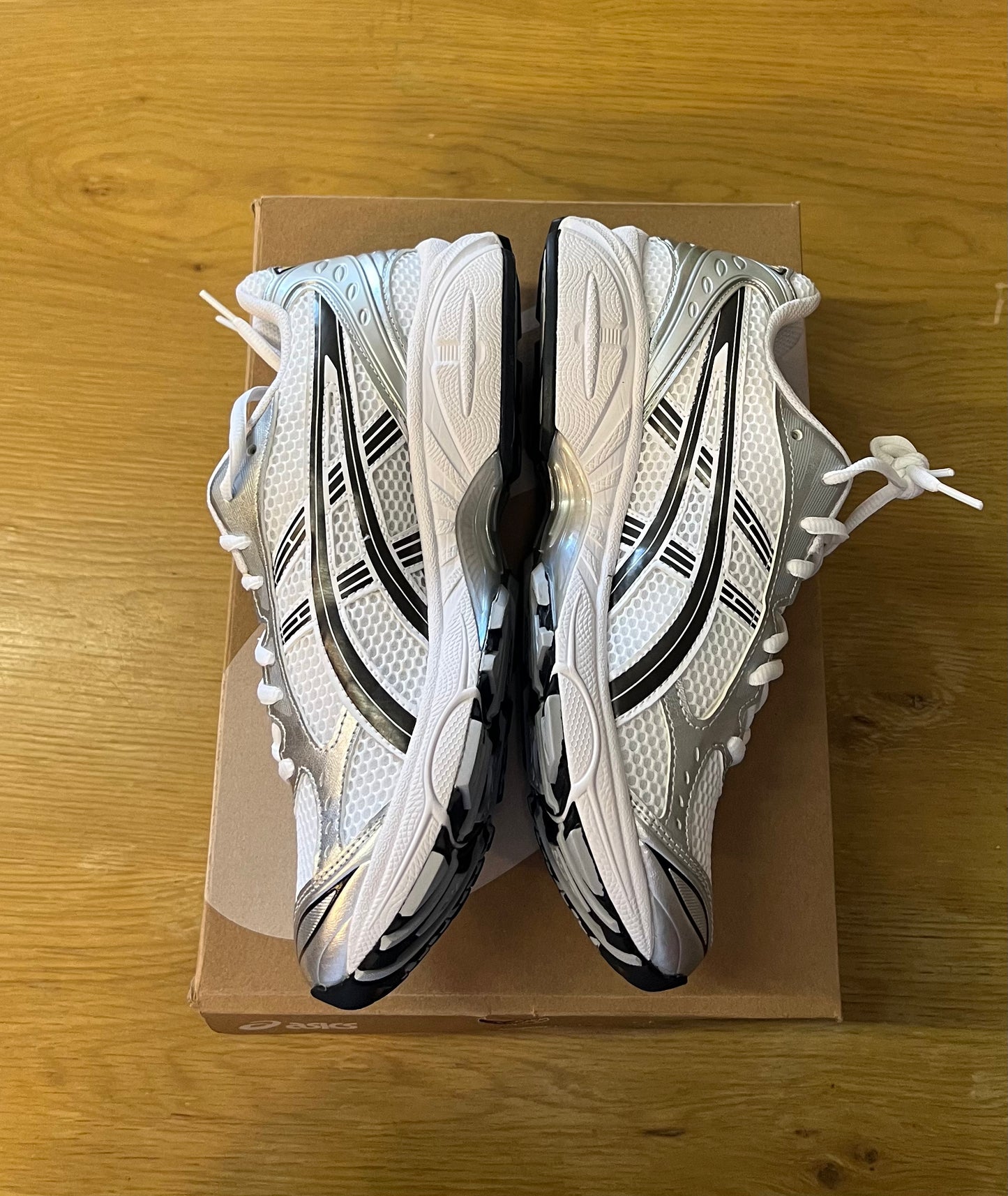 GEL KAYANO 14 WHITE TAI-CHI YELLOW Used sz 8.5