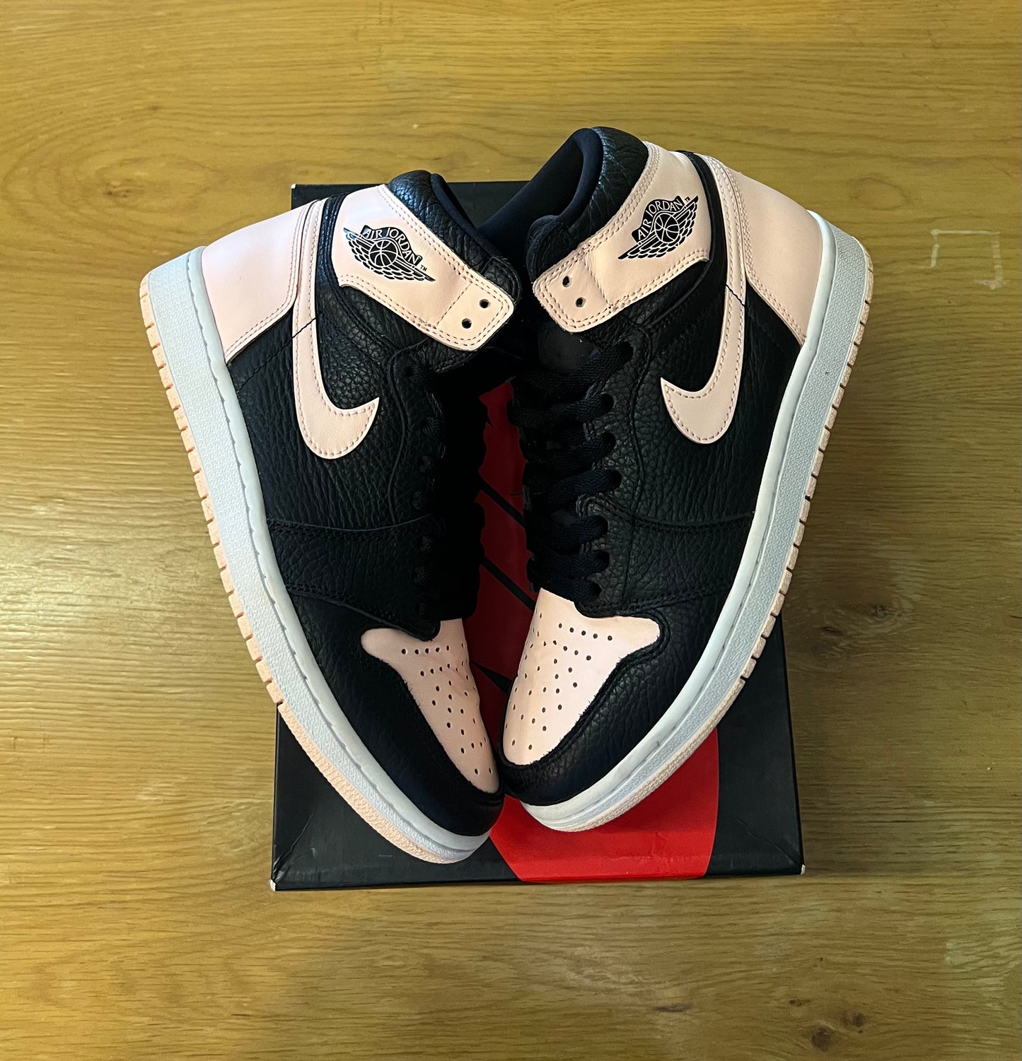 AIR JORDAN 1 RETRO HIGH OG CRIMSON TINT Used sz 8.5
