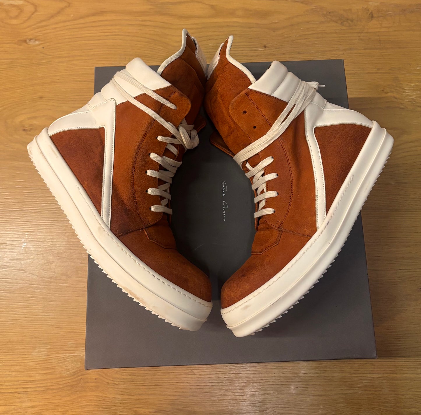 Rick Burnt orange geo basket used size 10