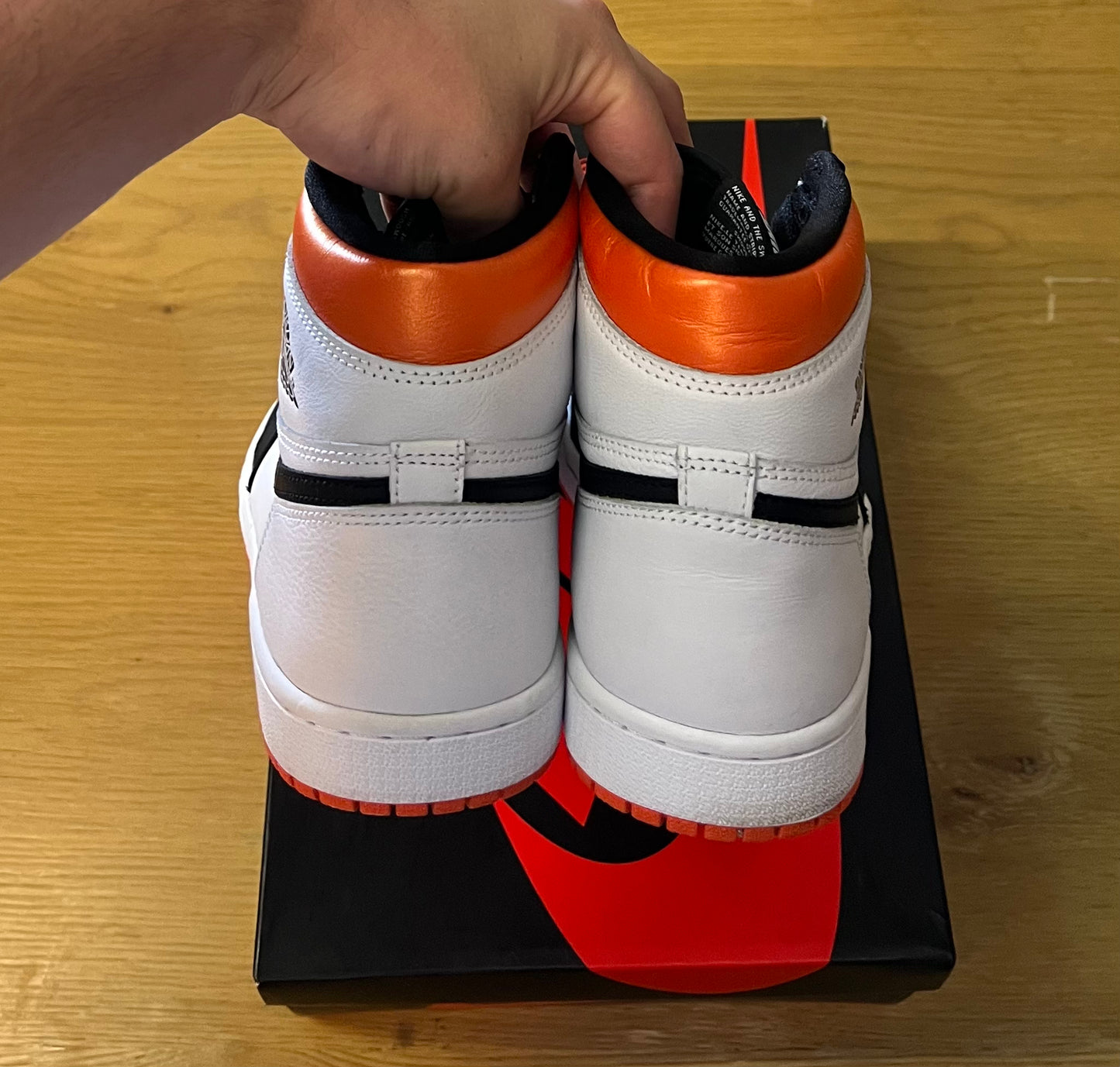 AIR JORDAN 1 RETRO HIGH OG ELECTRO ORANGE used sz 8