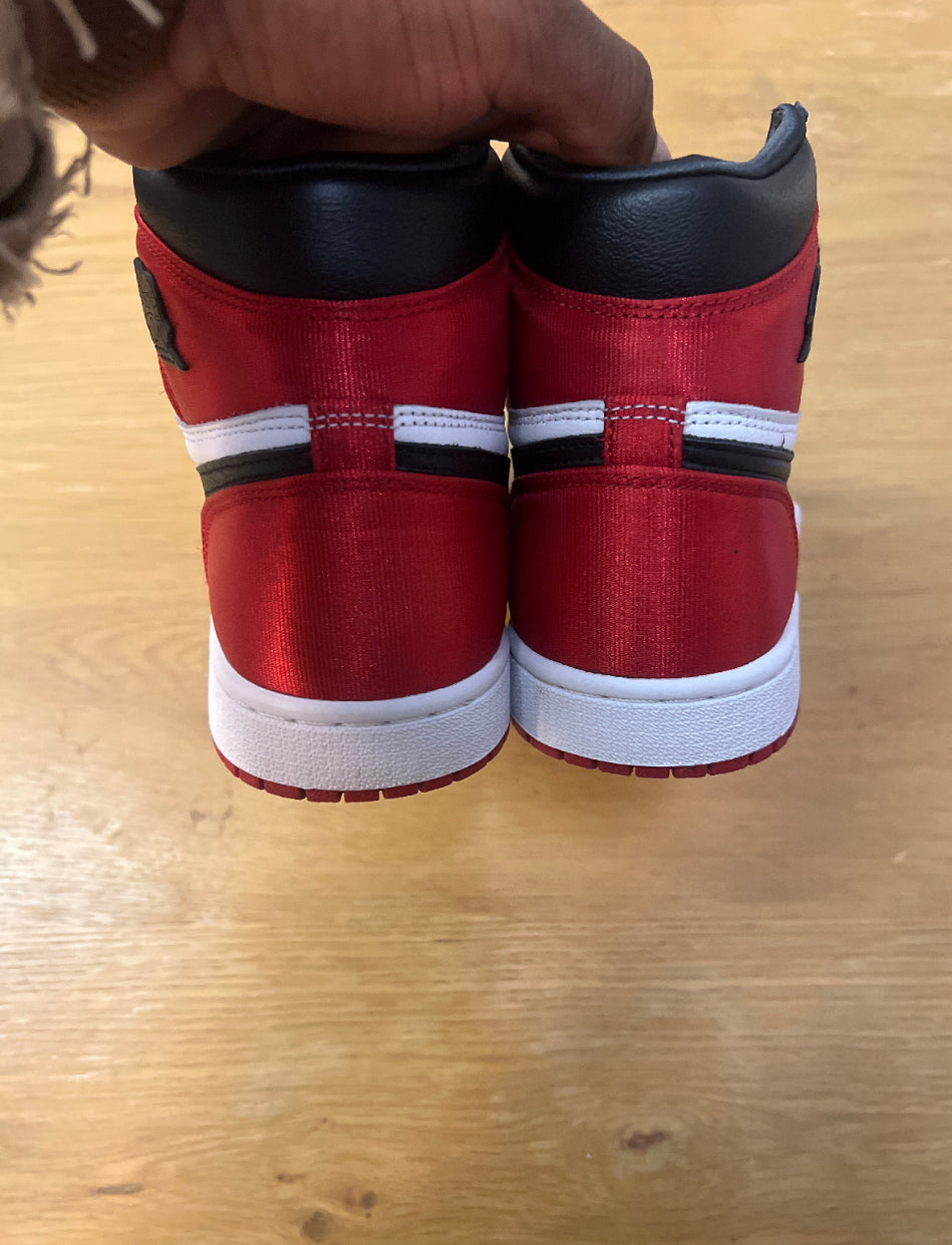 Air Jordan 1 satin Black toe used sz 8.5W