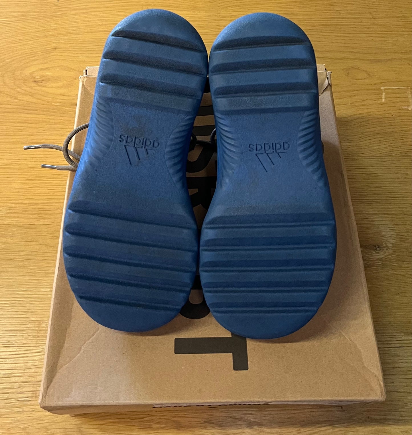 YEEZY DESERT BOOT TAUPE BLUE used 1