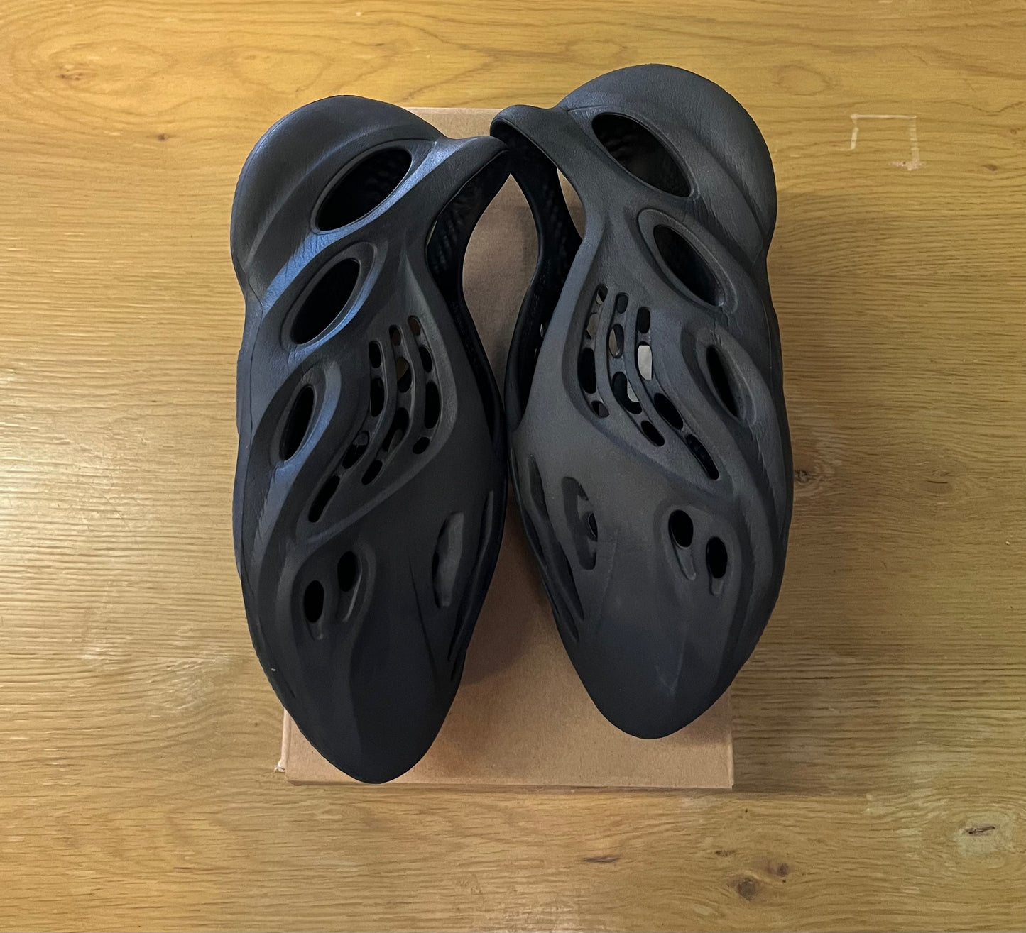 YEEZY FOAM RUNNER ONYX used sz 8