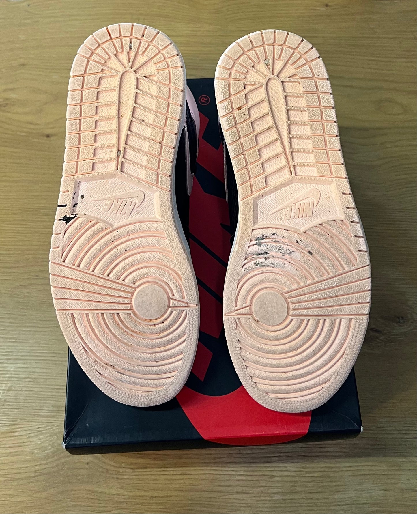 AIR JORDAN 1 RETRO HIGH OG CRIMSON TINT Used sz 8.5