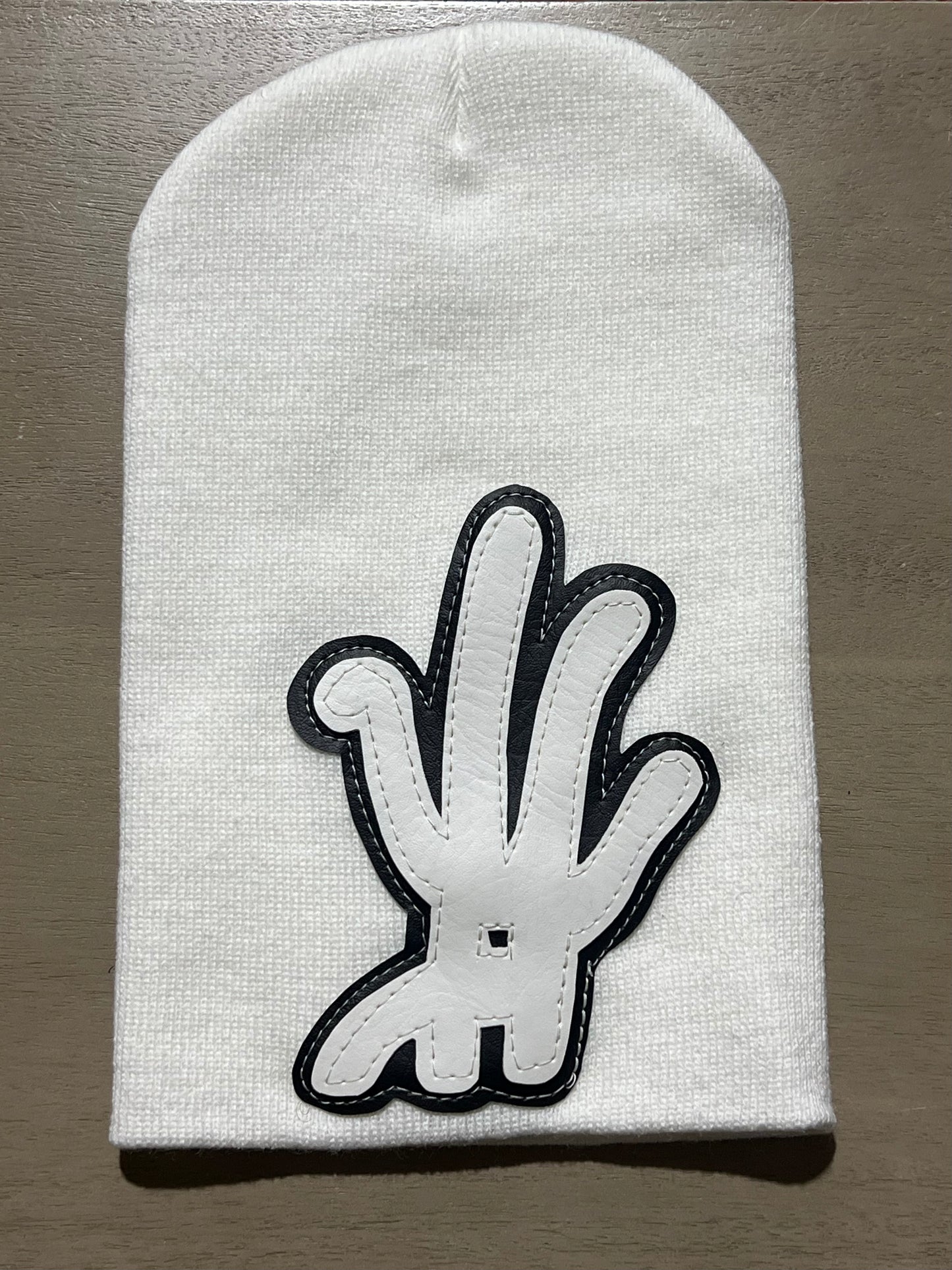 YKWYK Beanie White/Black/White slouchy