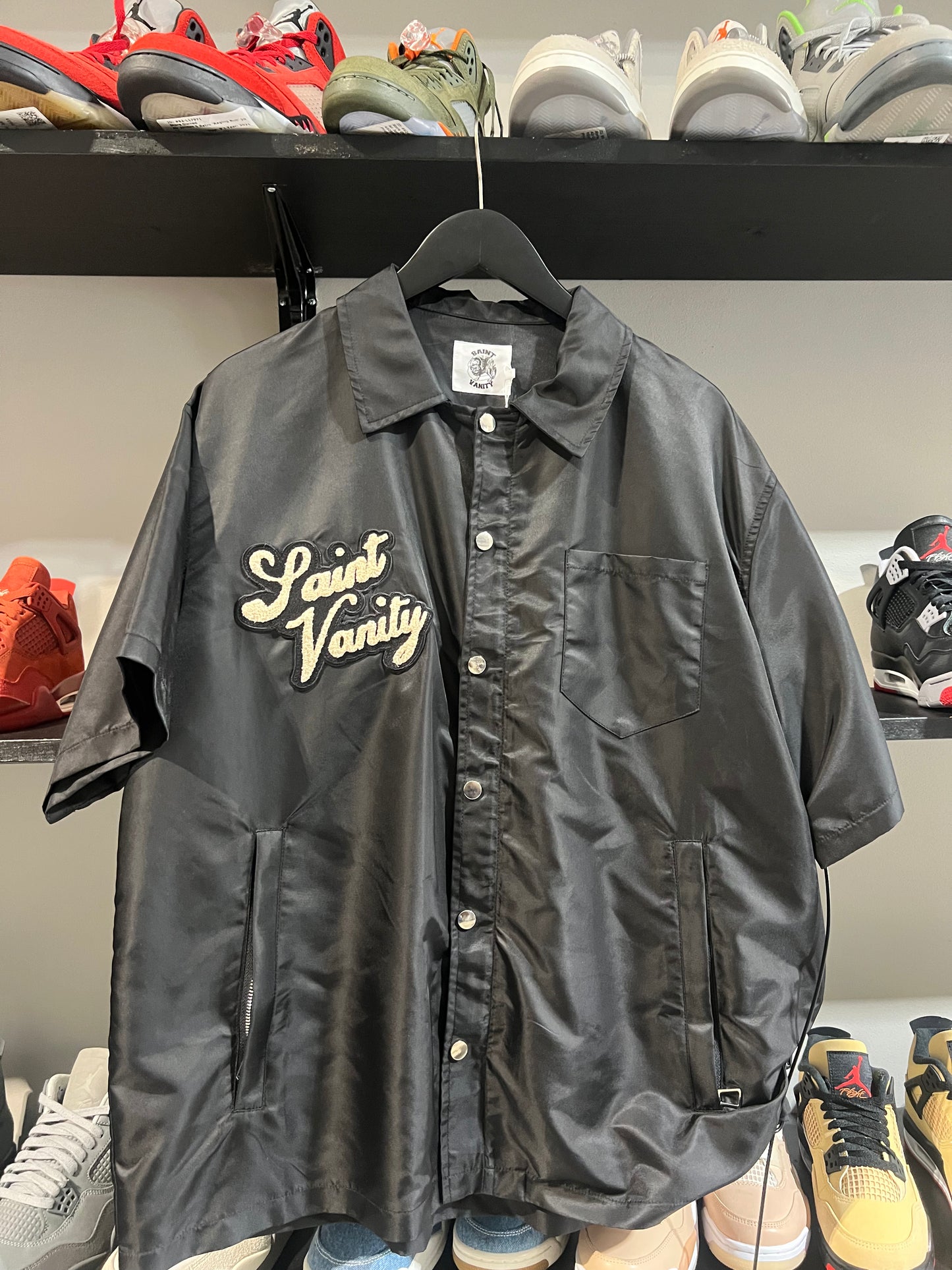 sv black button up tee