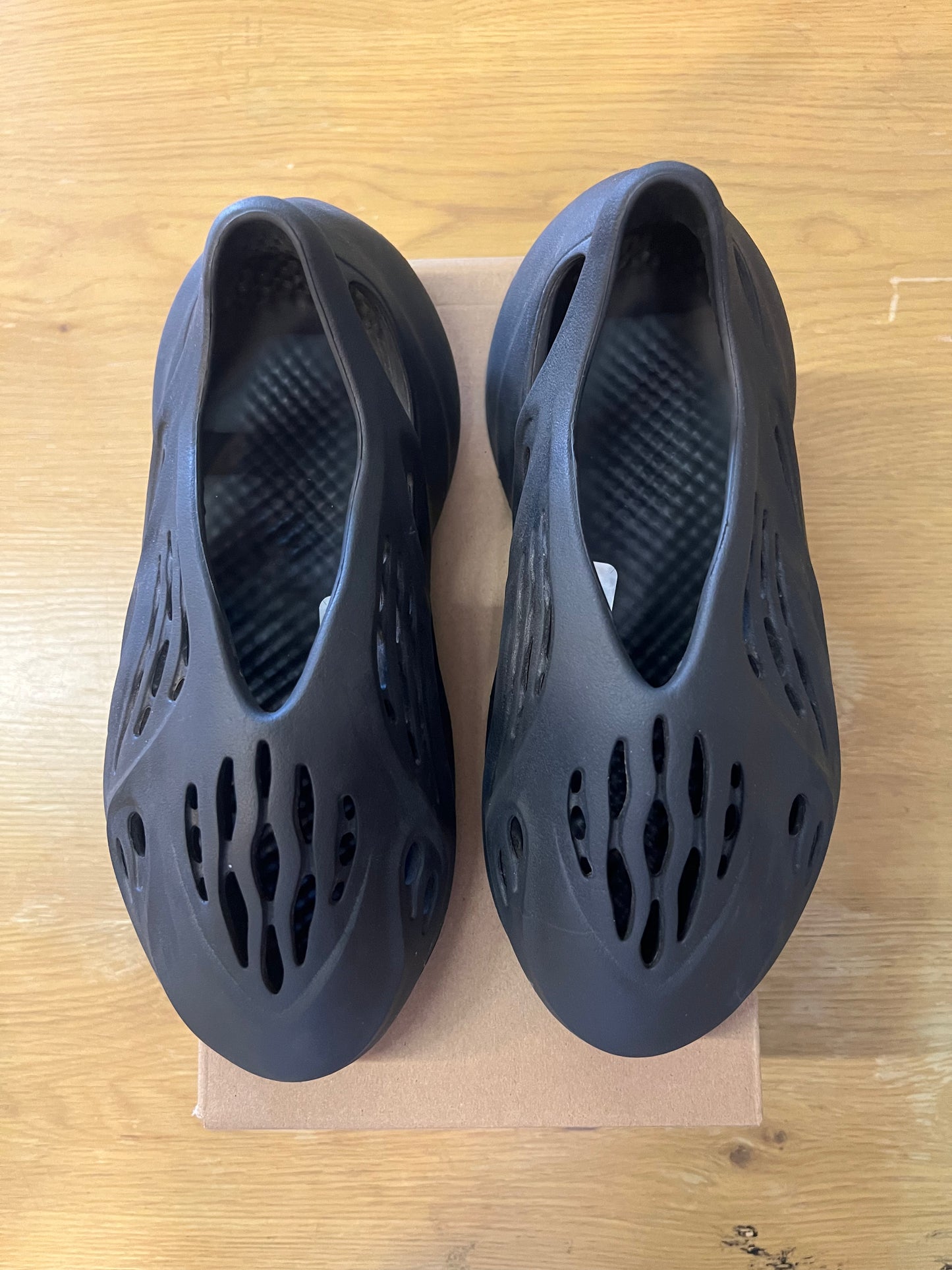 YEEZY FOAM RUNNER ONYX used sz 8