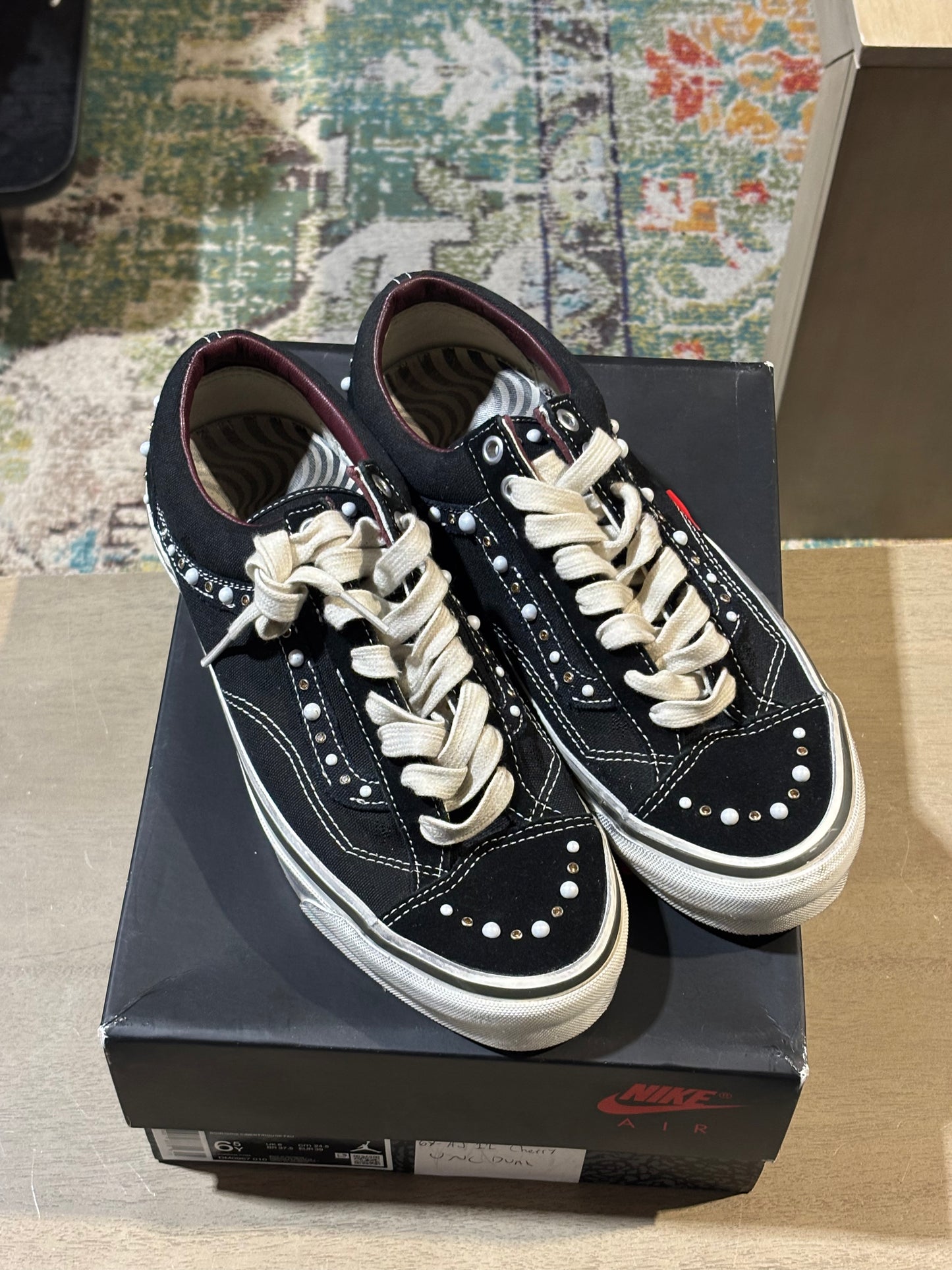 Black Pearlized Vans used sz 8.5 RB