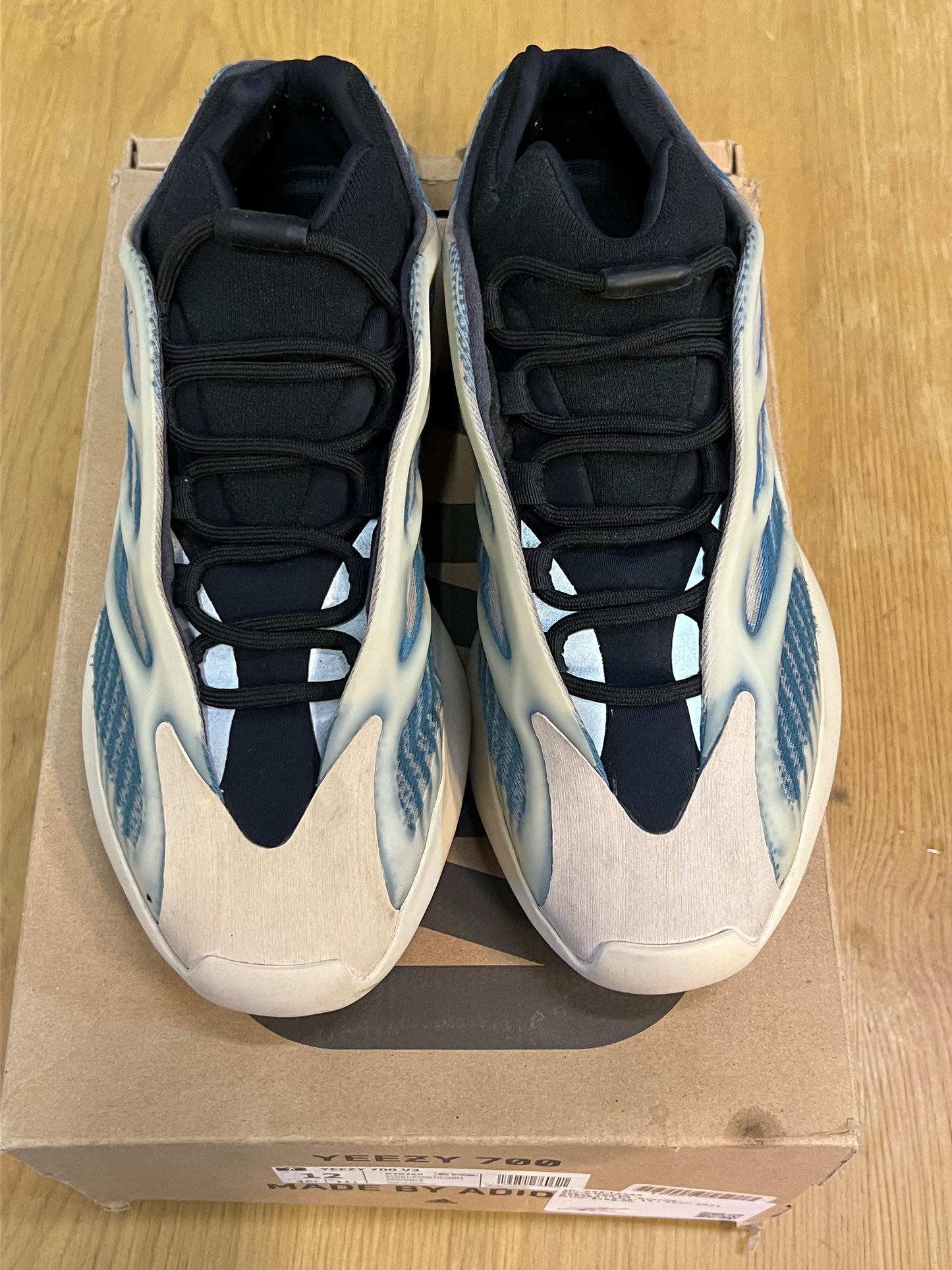 YEEZY 700 V3 KYANITE USED SZ 12