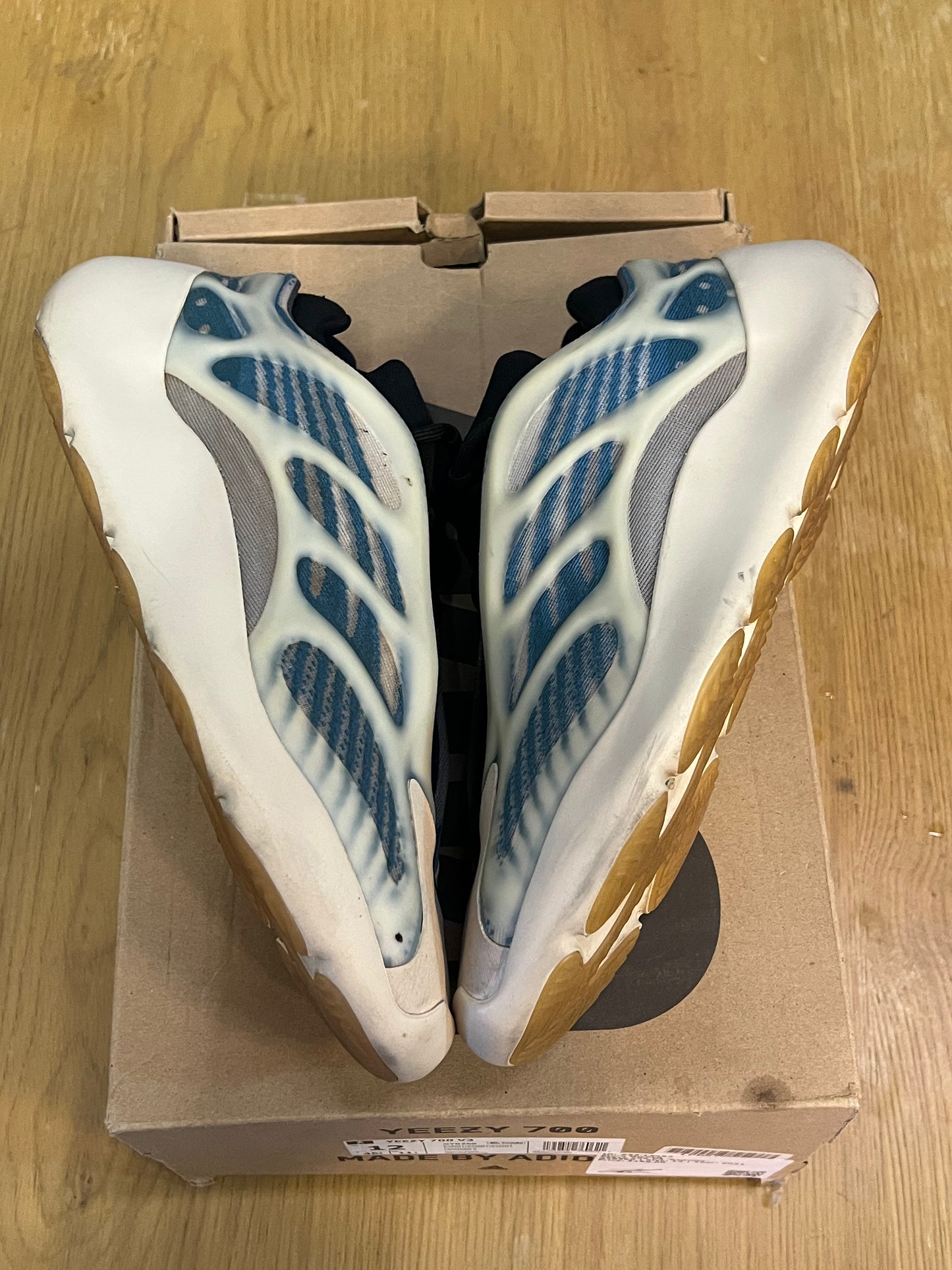 YEEZY 700 V3 KYANITE USED SZ 12