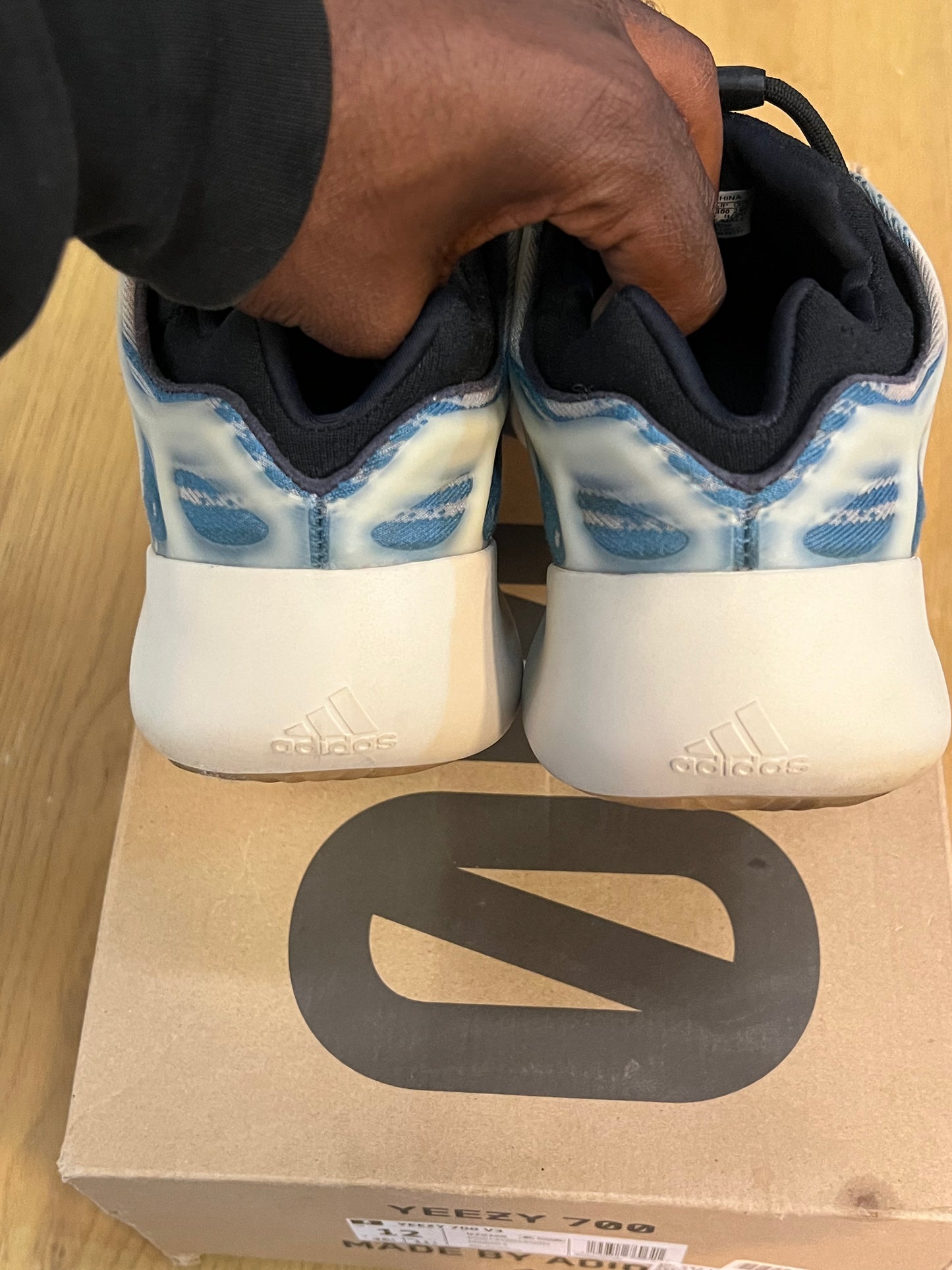 YEEZY 700 V3 KYANITE USED SZ 12