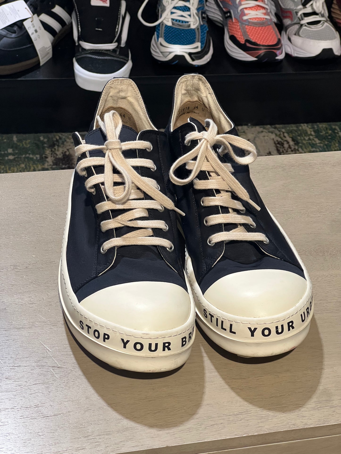 Stop Your Breath Ramone Blk Milk used sz 11