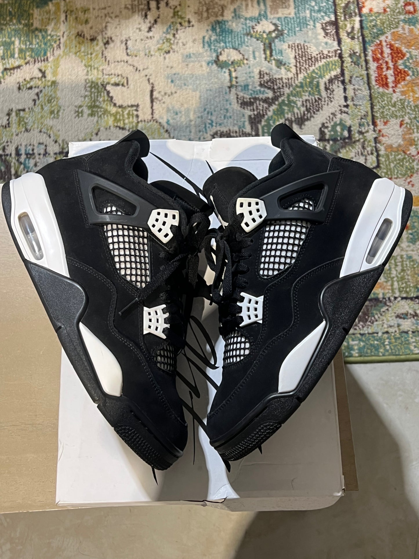 Jordan 4 white thunder used sz 10