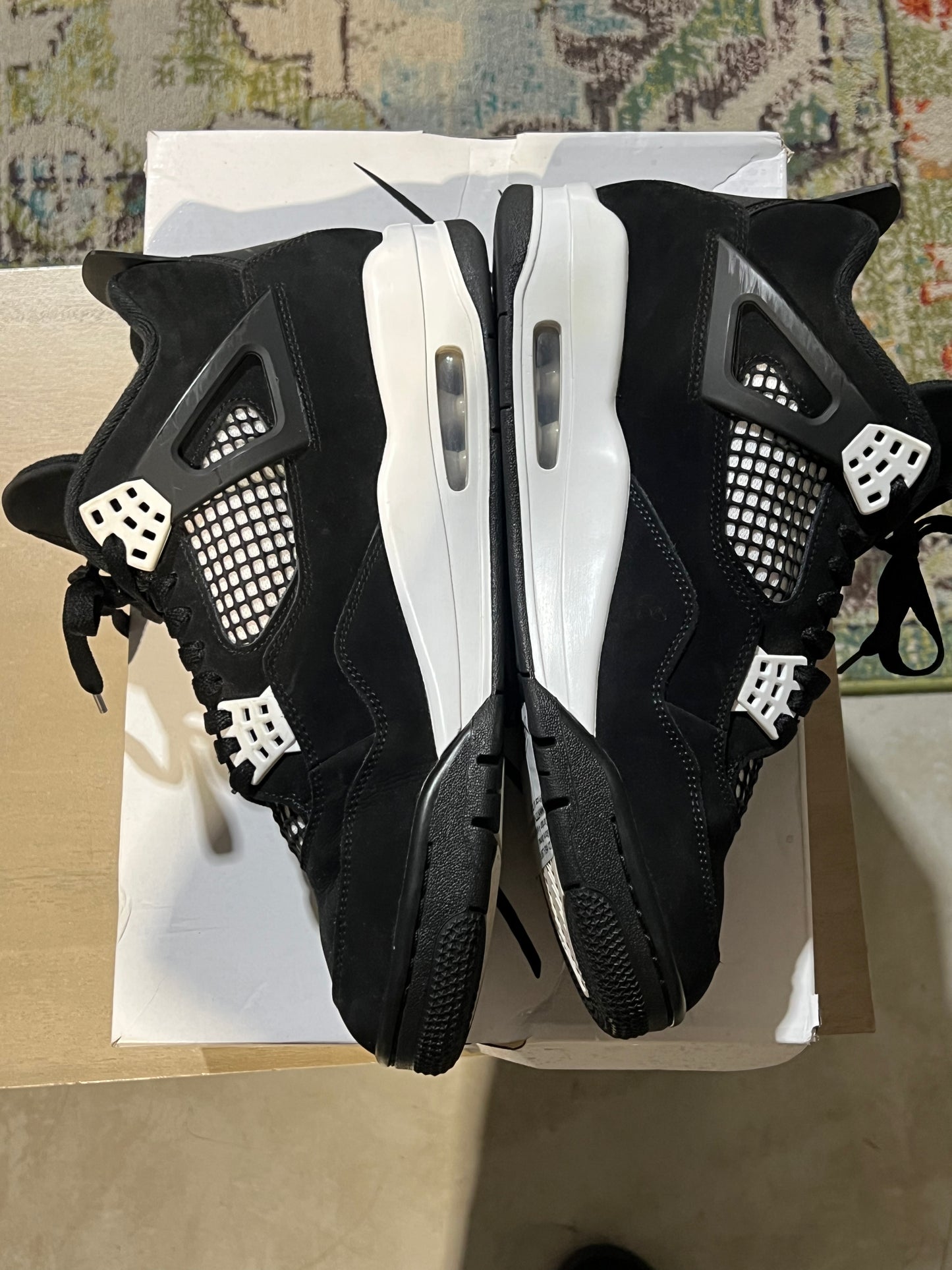 Jordan 4 white thunder used sz 10