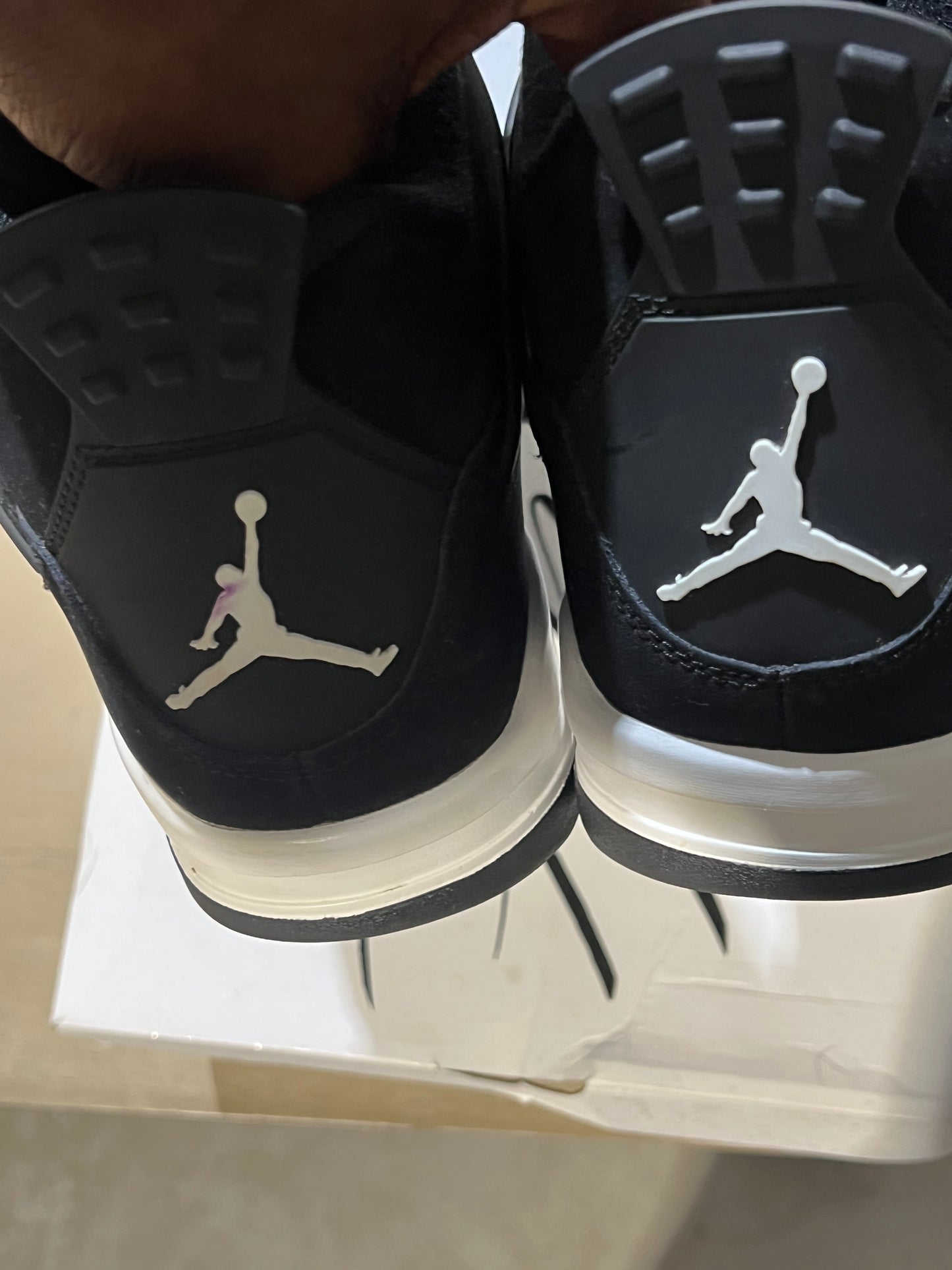 Jordan 4 white thunder used sz 10