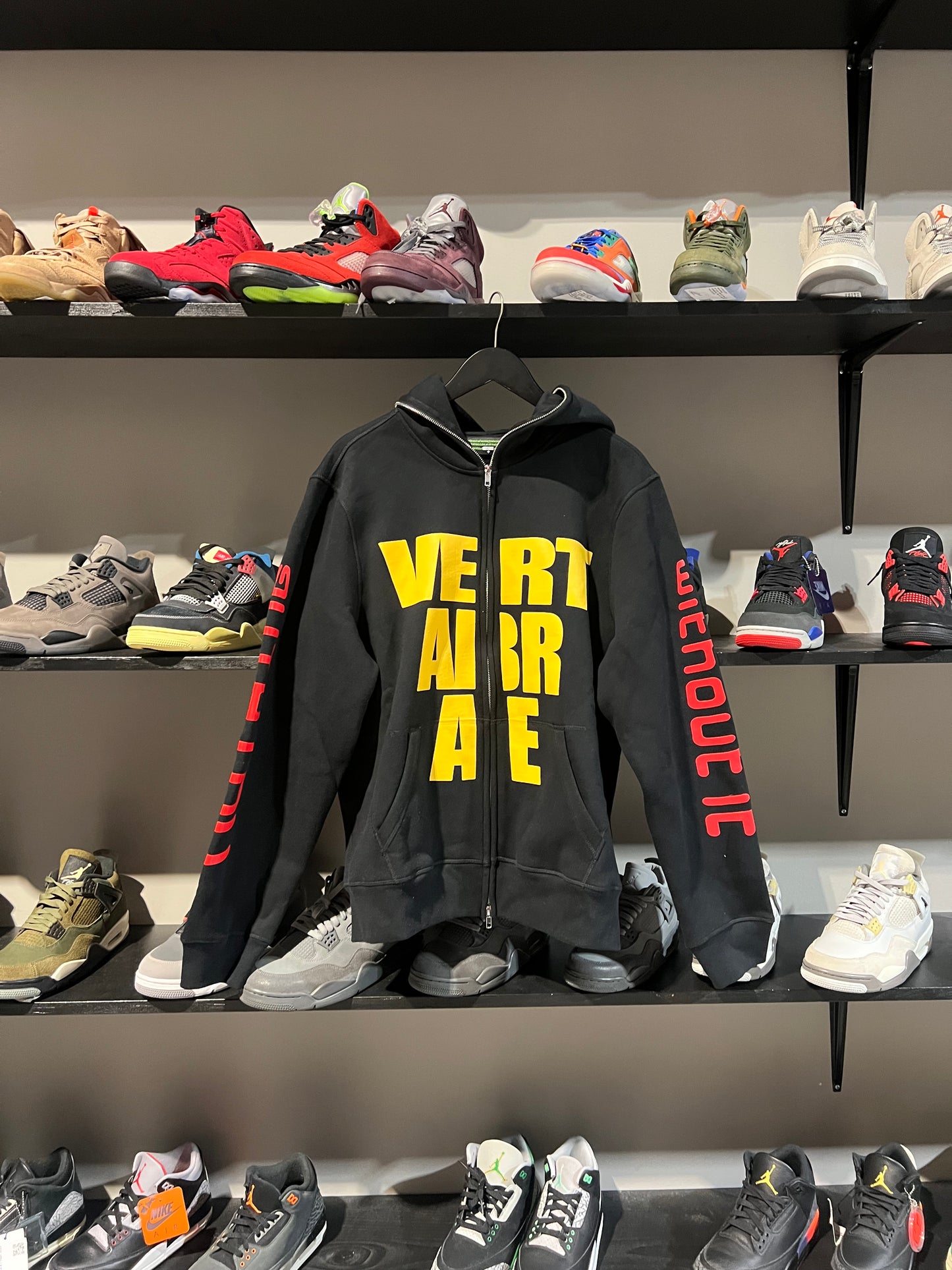 Vertabrae yellow black red zipup