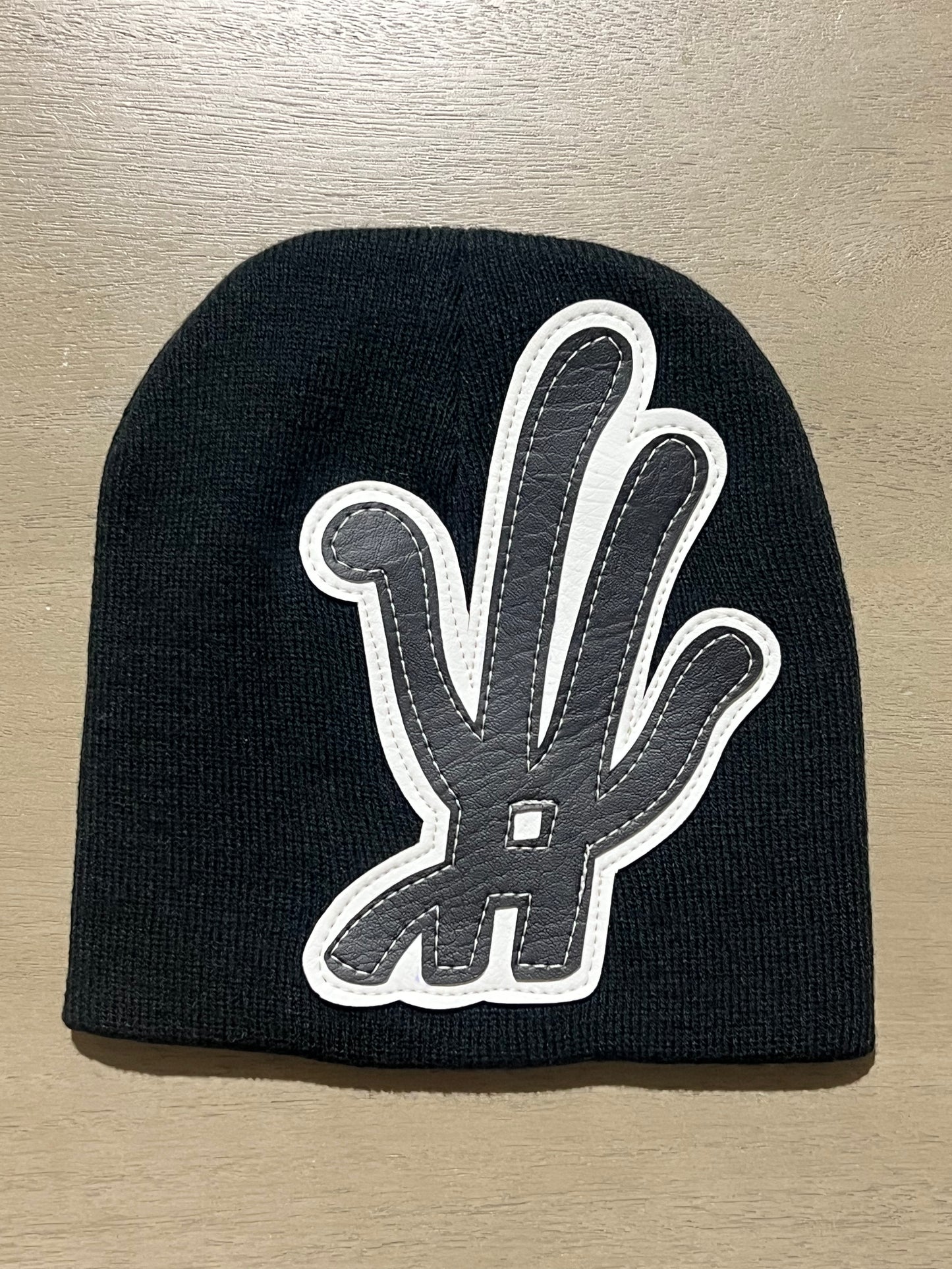 YKWYK Beanie Black and White regular