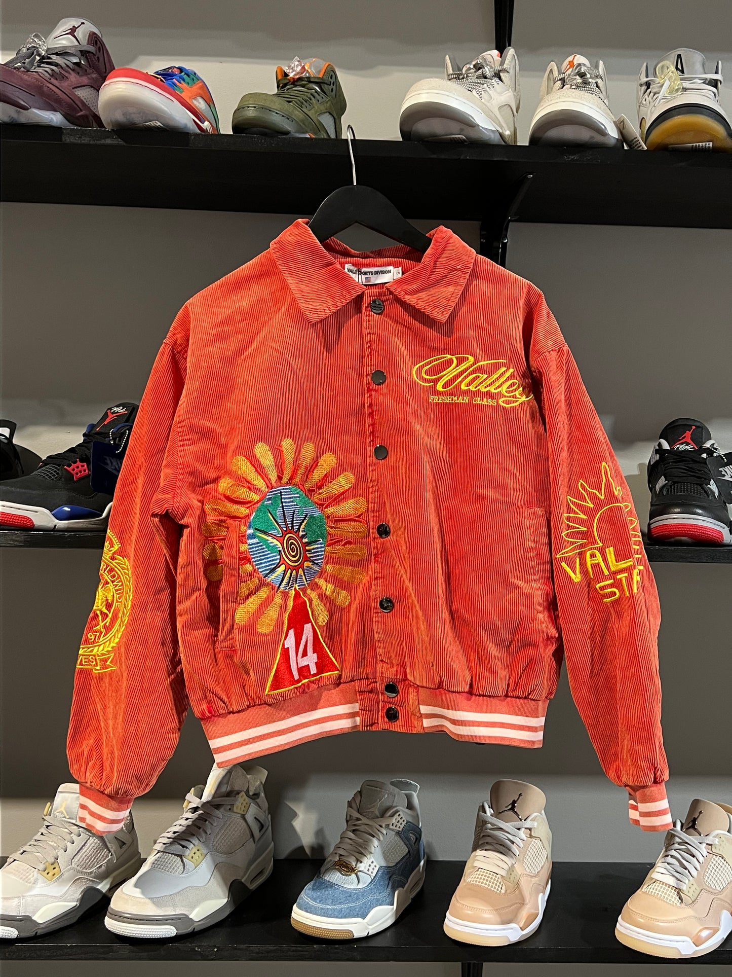 Vale collage souvenir varsity