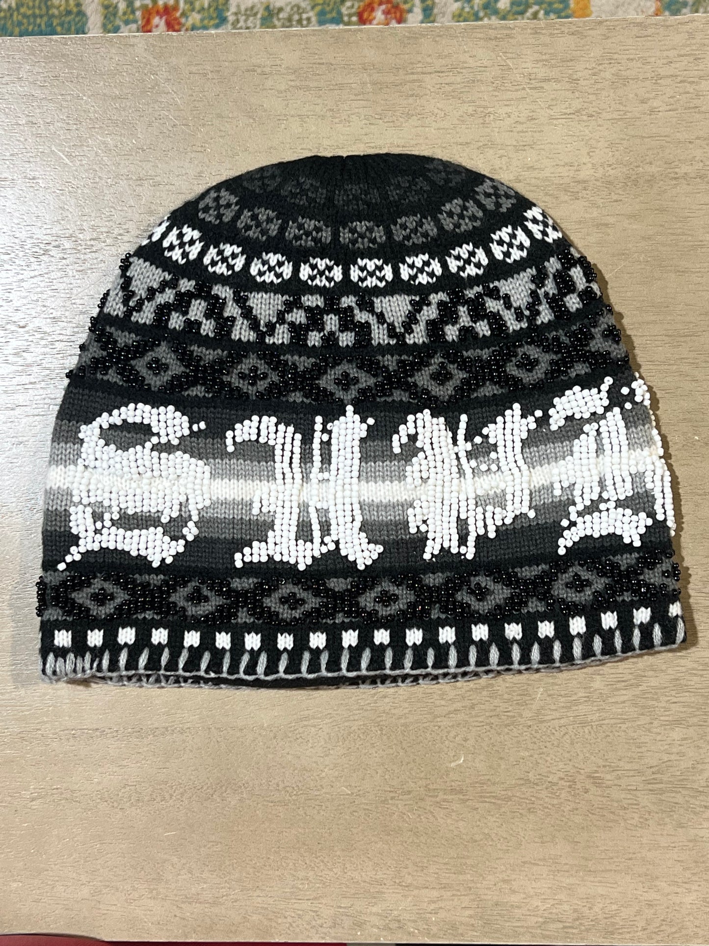 SUPREME BEADED BEANIE BLACK/WHITE