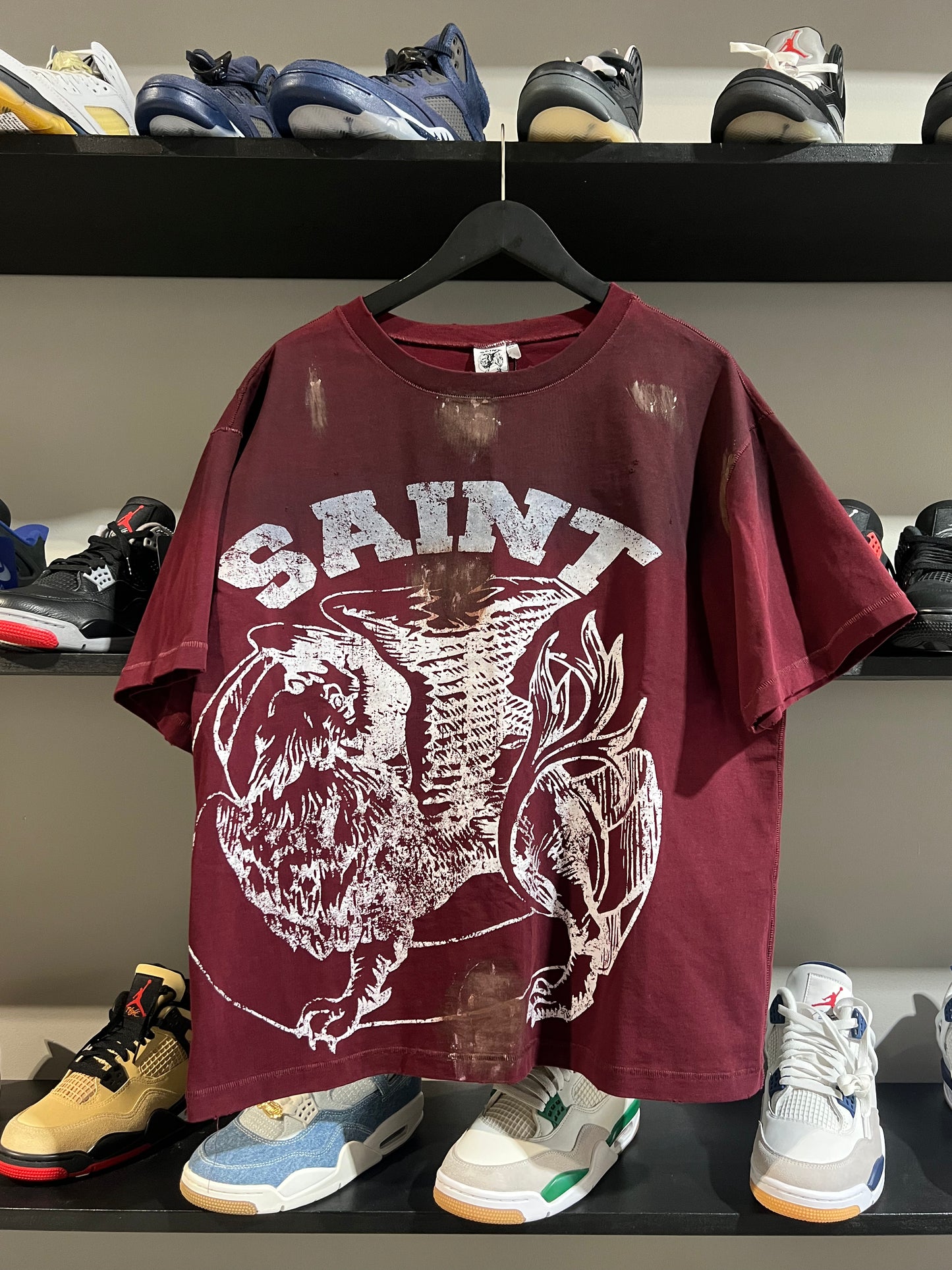 Saint Vanity DISTRESSED GRIFFIN TEE MAROON