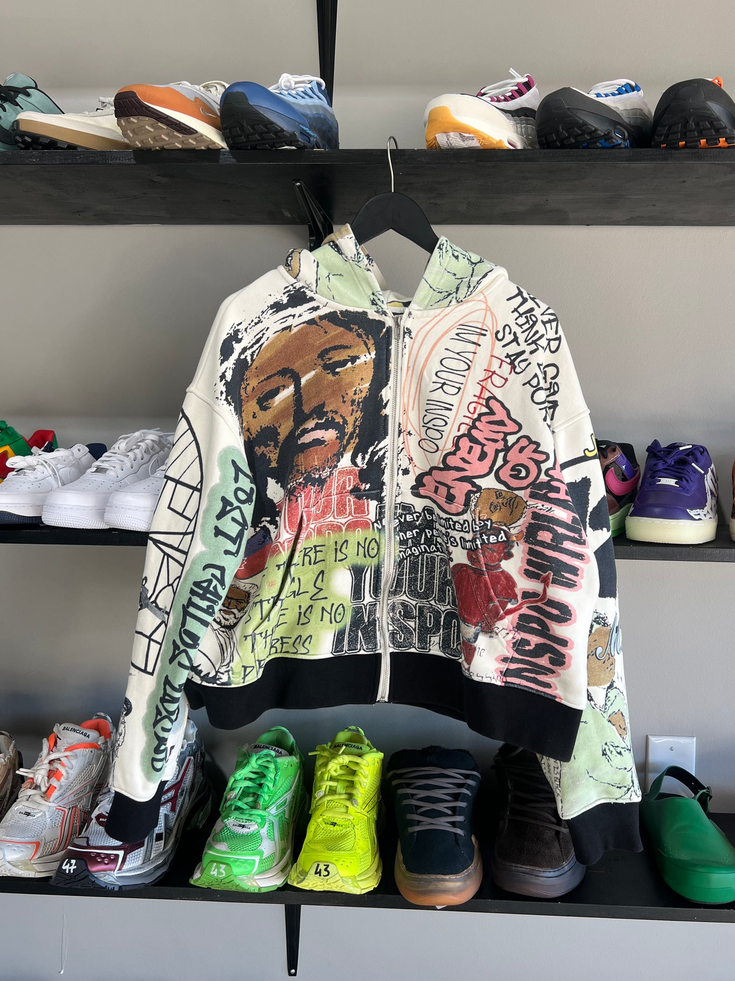Inspo World Allover Print Zipup Hoodie Sz M