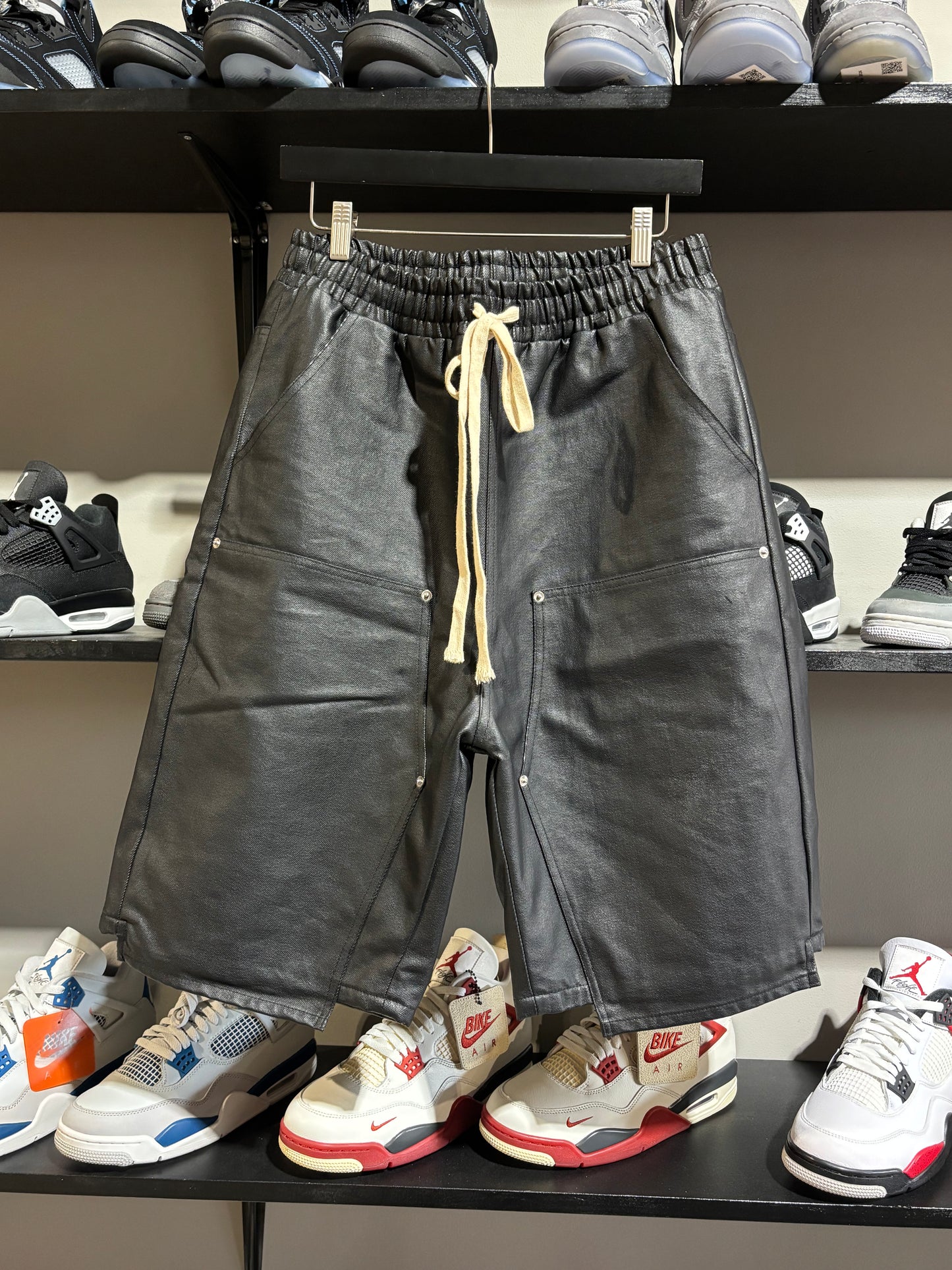 Bottega Desires Mature De Desirs Wax Black Shorts