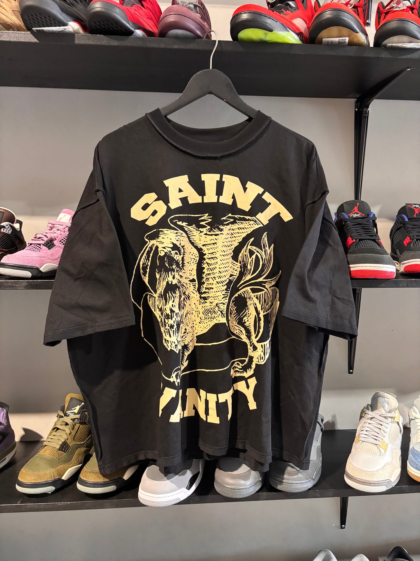 Saint vanity black and mocha griffin tee