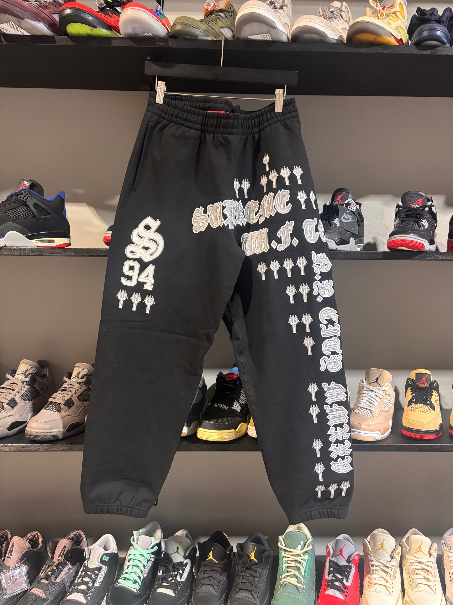 League supreme sweats black