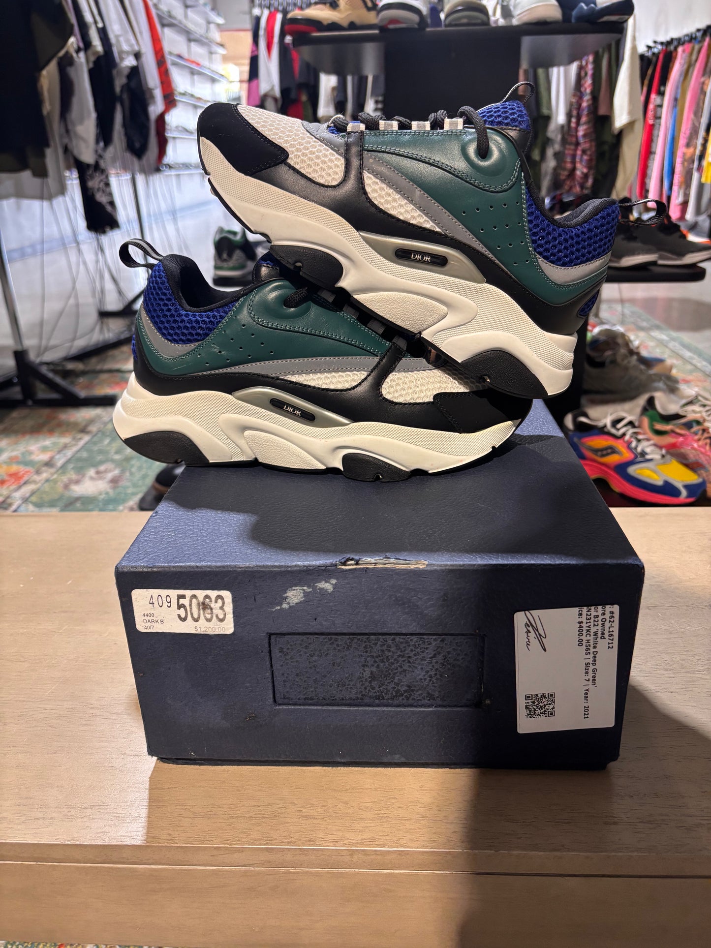 Dior B22 White Deep Green Used