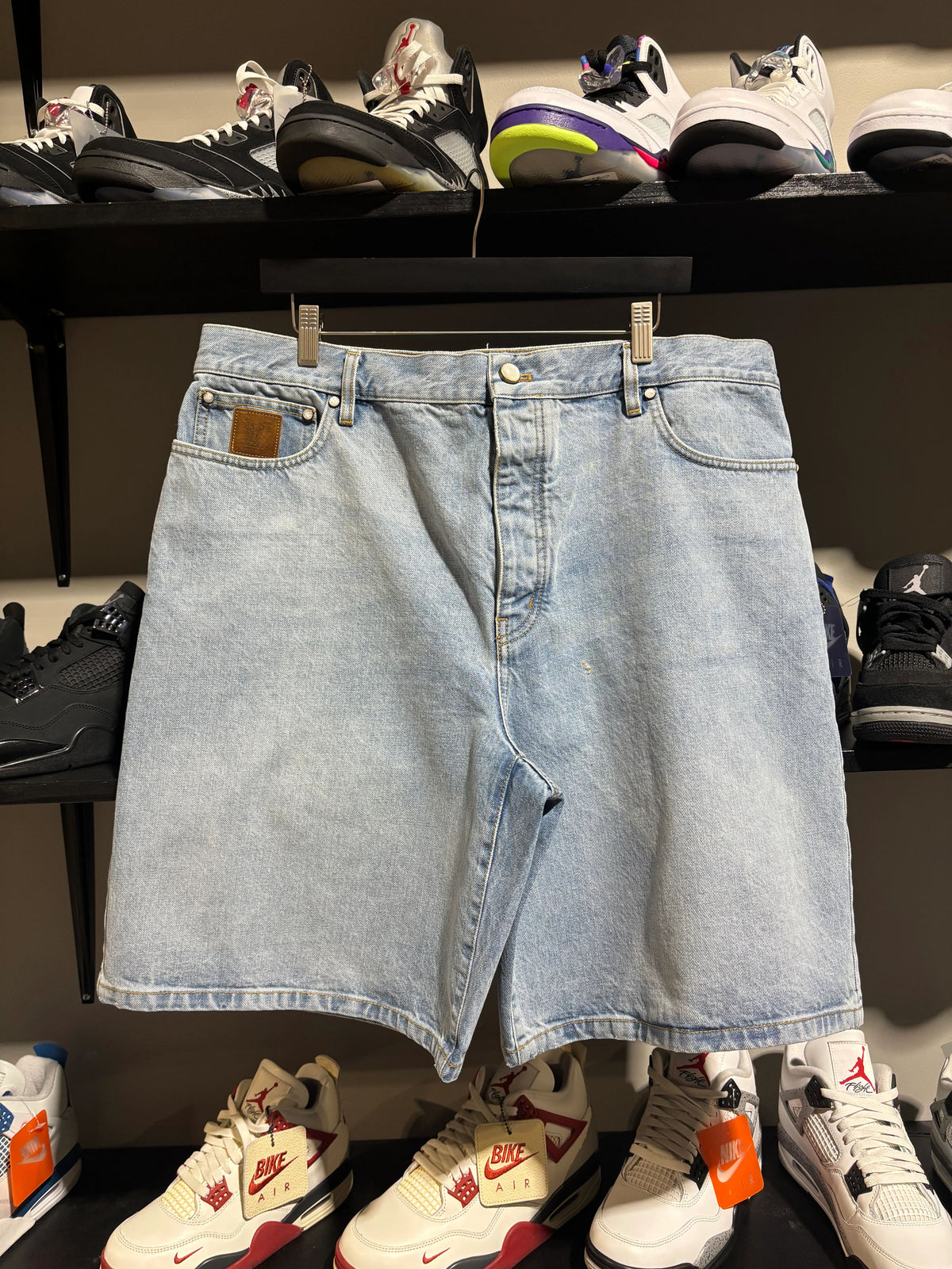 Lv Light Wash Denim Shorts Sz 40 - Pre-Owned