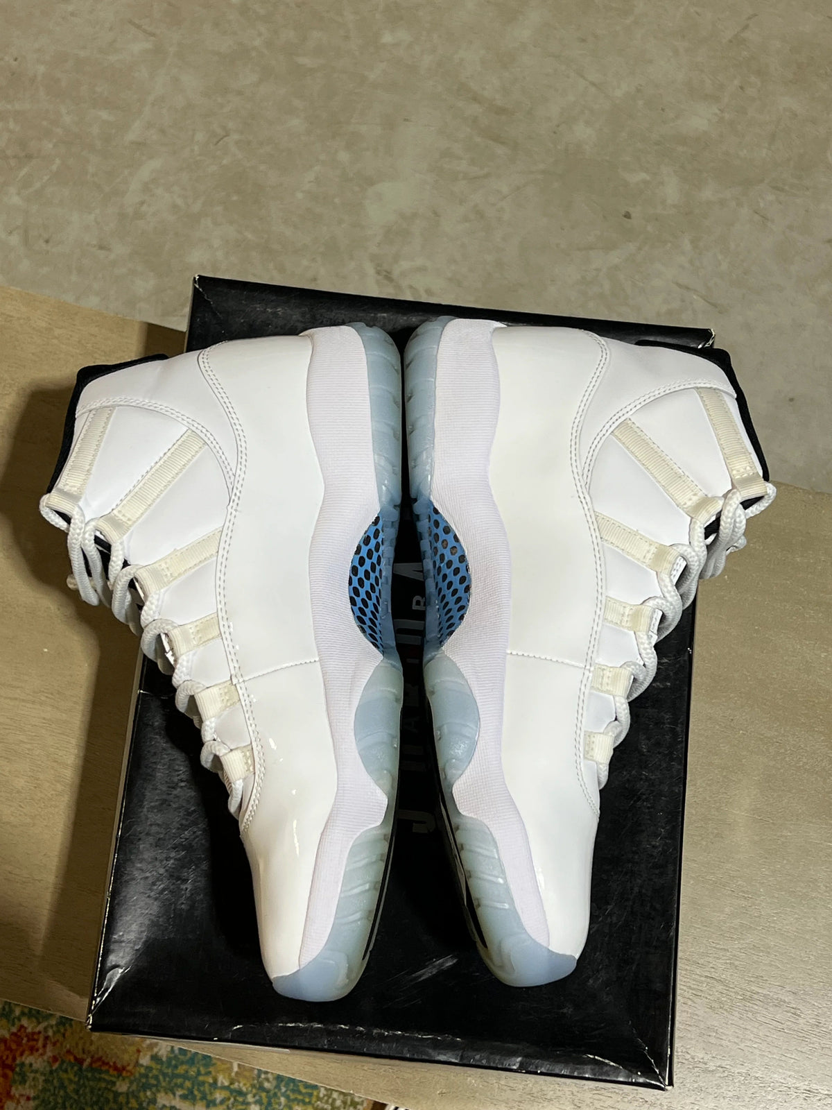 Jordan 11 Retro Legend Blue (2024) - Pre-Owned