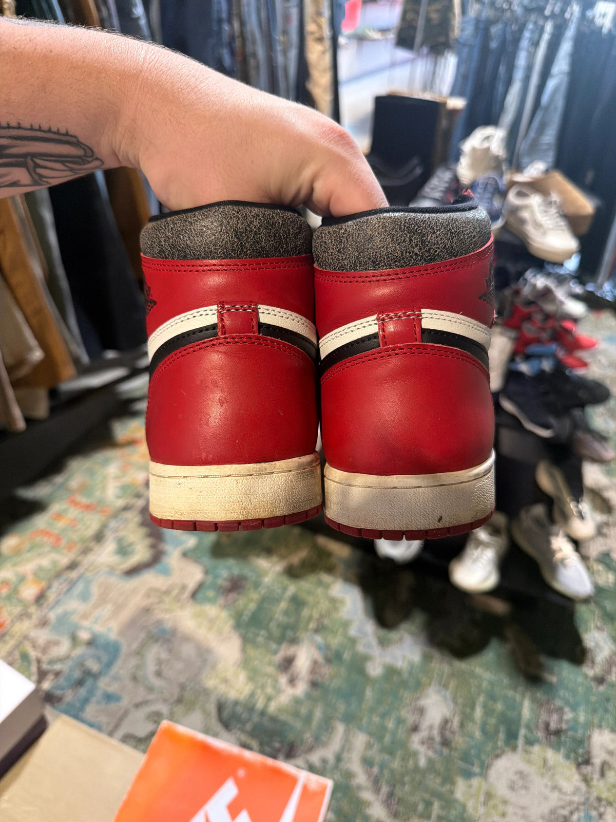 Jordan 1 Retro High OG Chicago Lost and Found - Pre-Owned