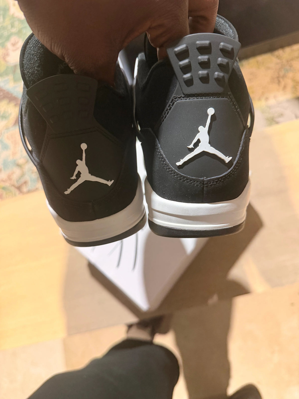 Jordan 4 Retro White Thunder - Pre-Owned