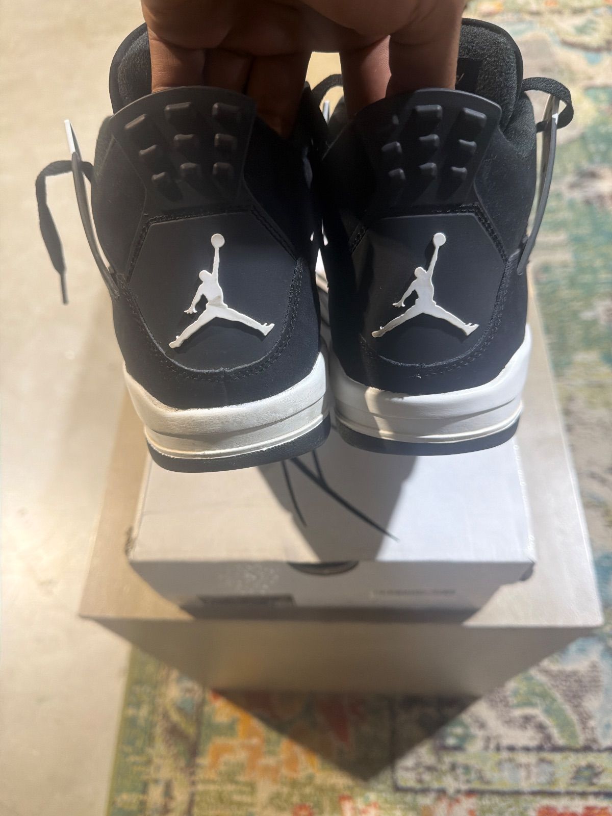 Jordan 4 Retro White Thunder (GS) - Pre-Owned