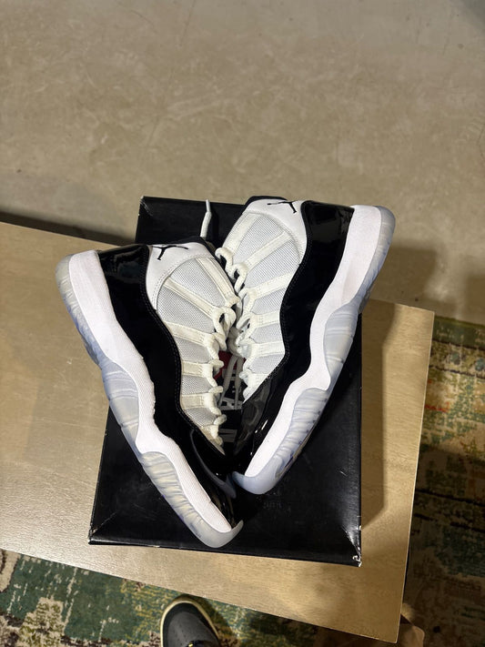 Jordan 11 Concord Sz 8.5 - Like New