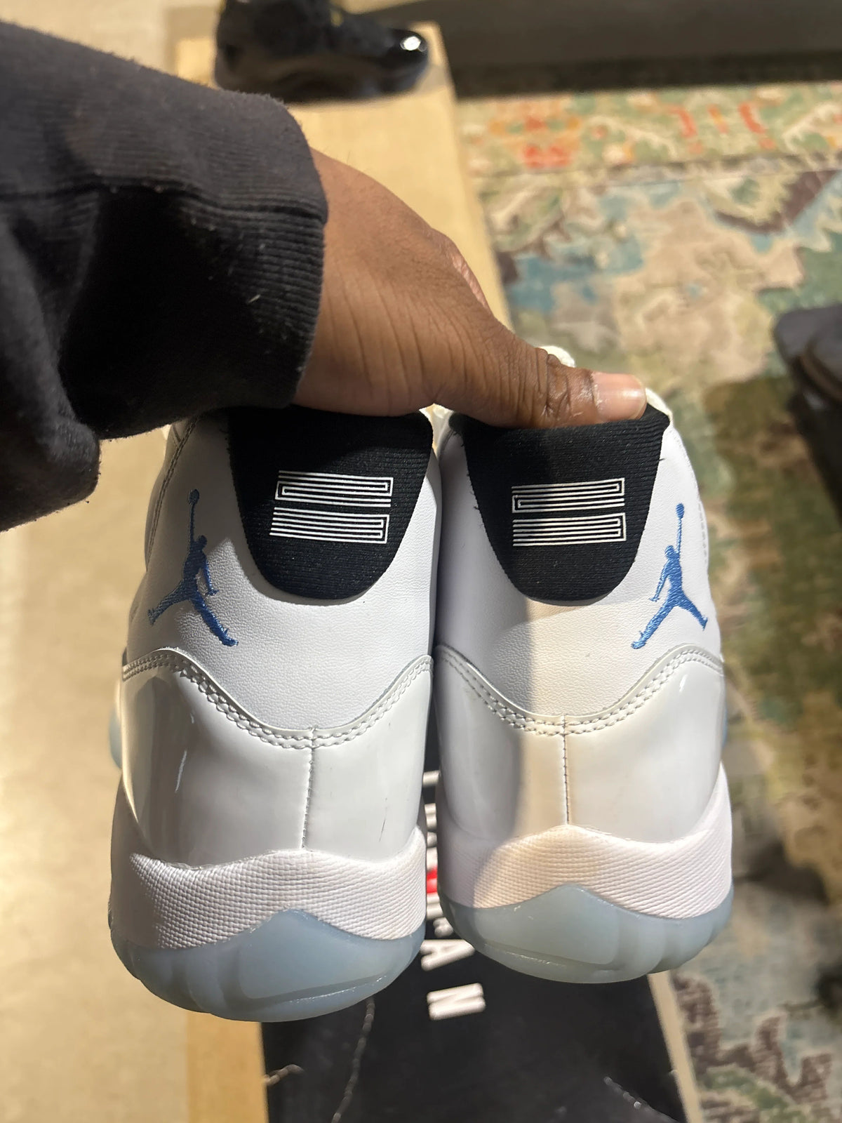 Jordan 11 Retro Legend Blue (2024) - Pre-Owned