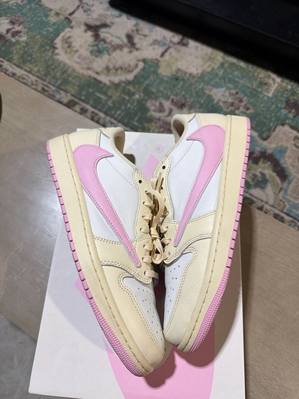 Jordan 1 Retro Low OG SP Travis Scott Shy Pink - Pre-Owned