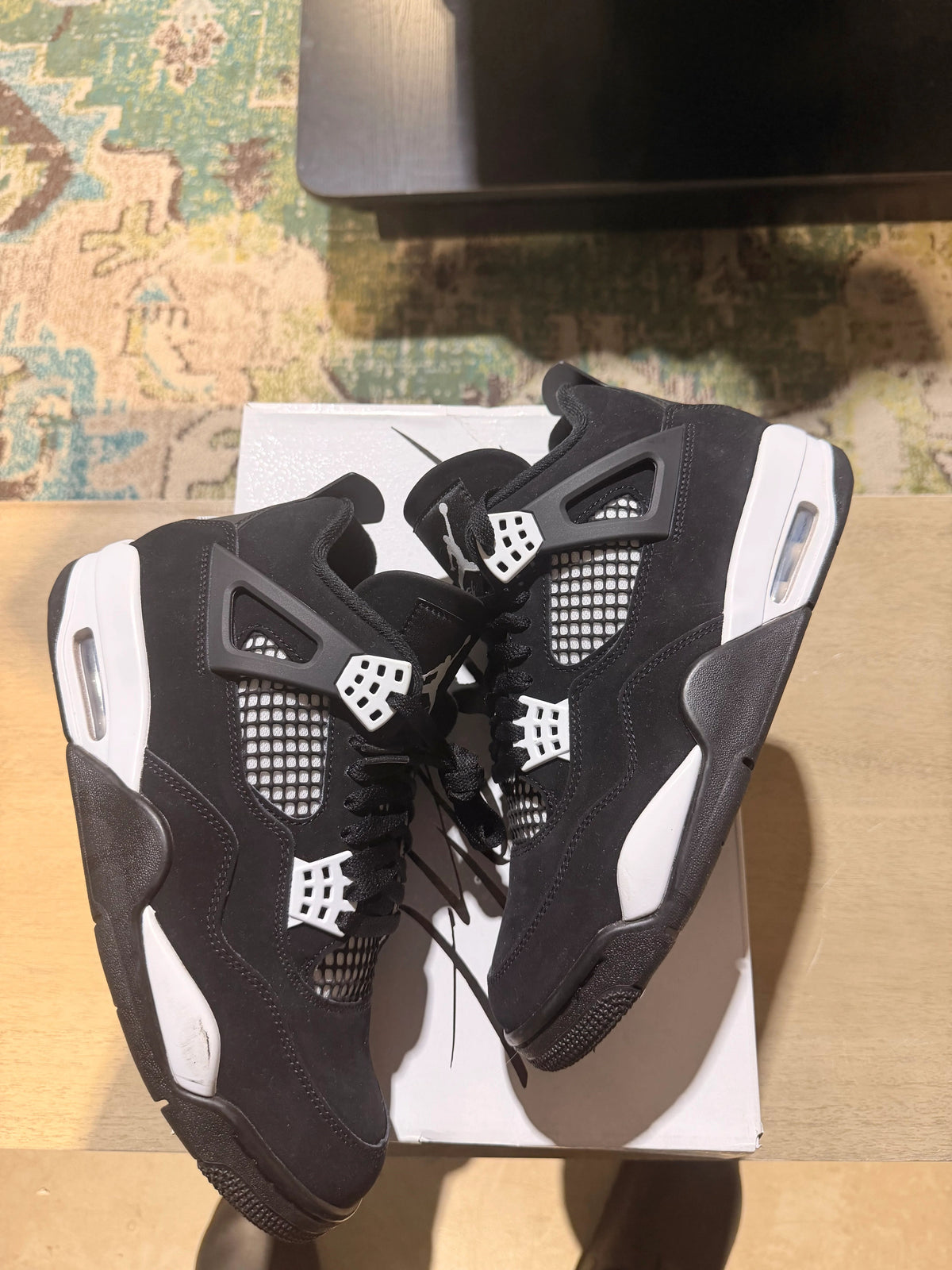 Jordan 4 Retro White Thunder - Pre-Owned